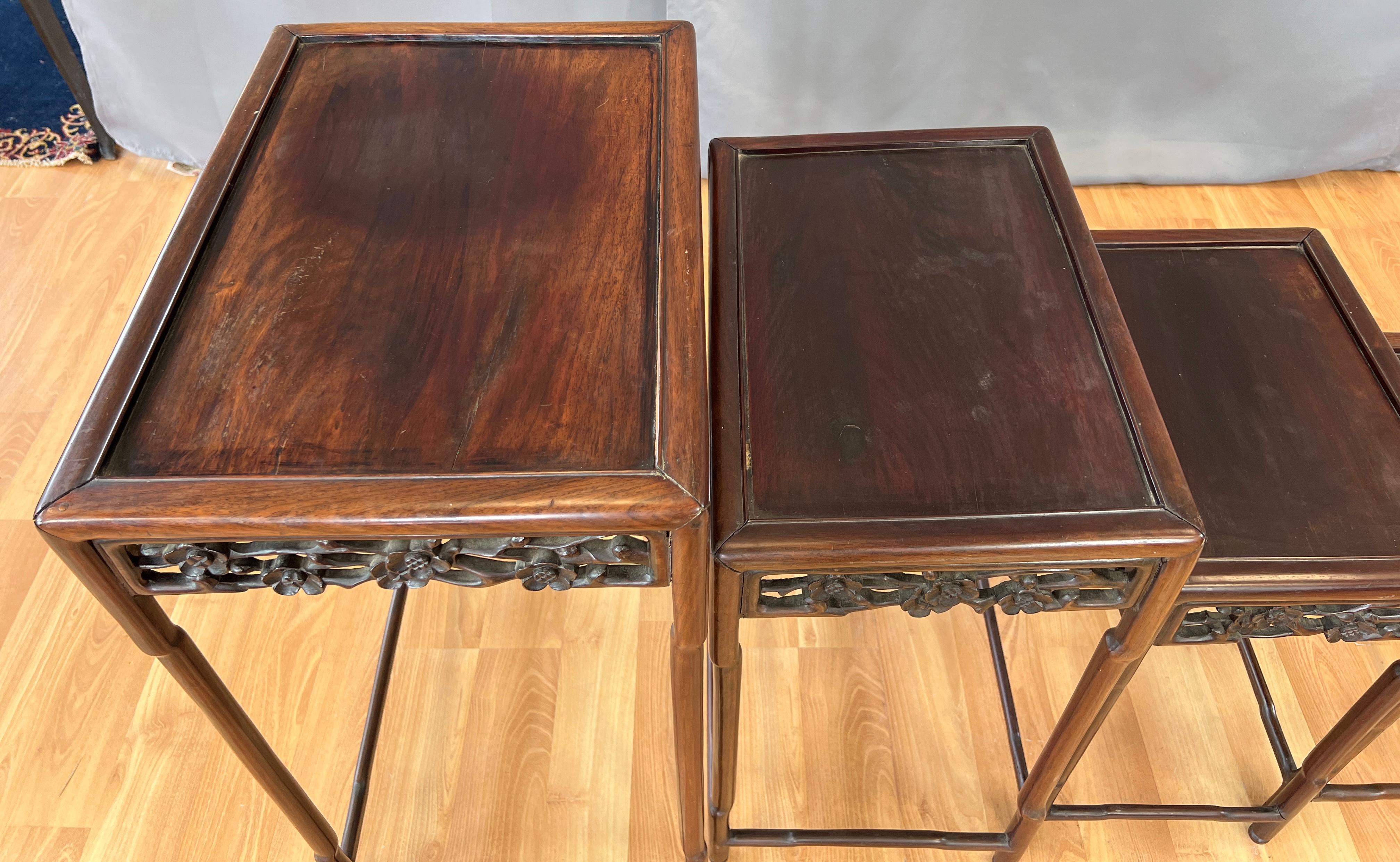 Ensemble de quatre tables gigognes chinoises en bois de zitano de la fin du 19e ou du début du 20e siècle en vente 7