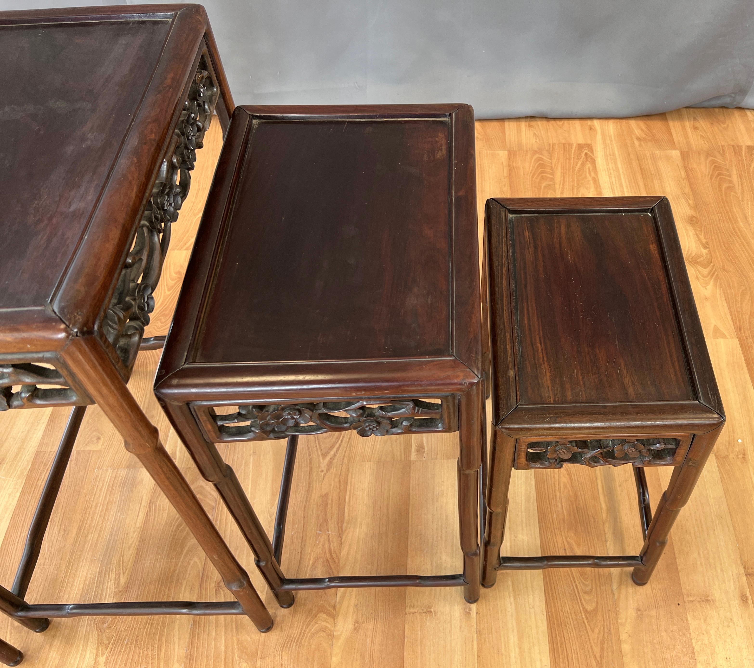 Ensemble de quatre tables gigognes chinoises en bois de zitano de la fin du 19e ou du début du 20e siècle en vente 8