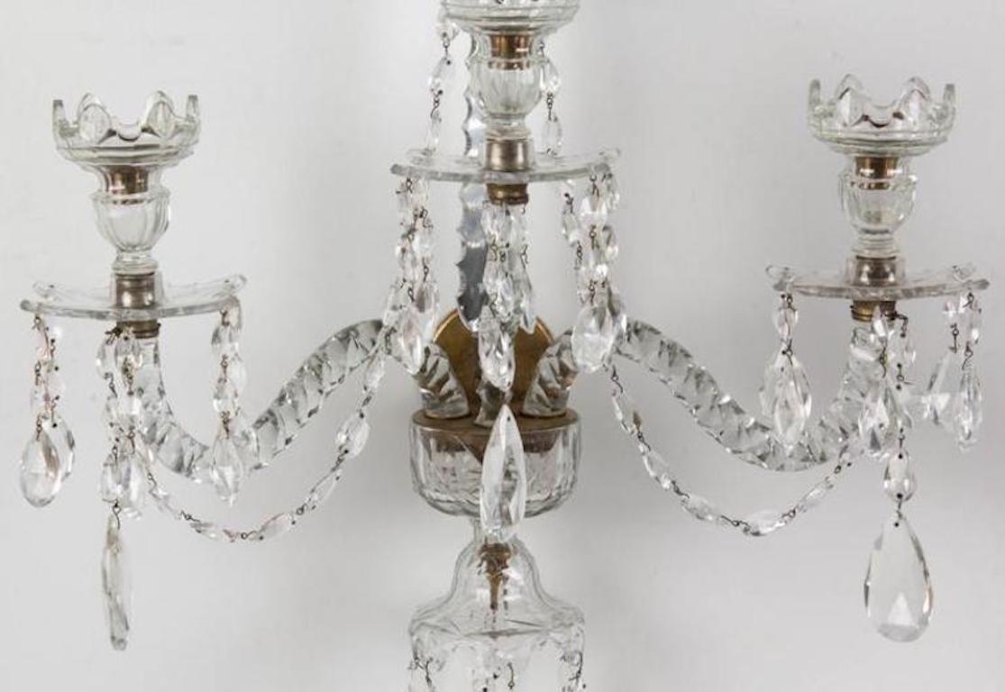 Set von vier dreiarmigen Kristall-Wandleuchtern aus dem späten George III.-Stil im Angebot 1