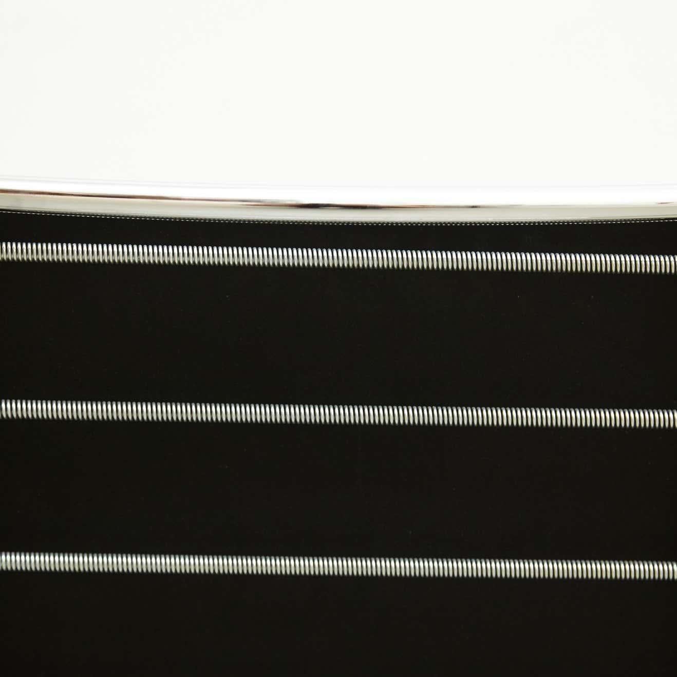 Set di quattro Le Corbusier, Pierre Jeanneret Charlotte Perriand LC1 in pelle nera in vendita 6