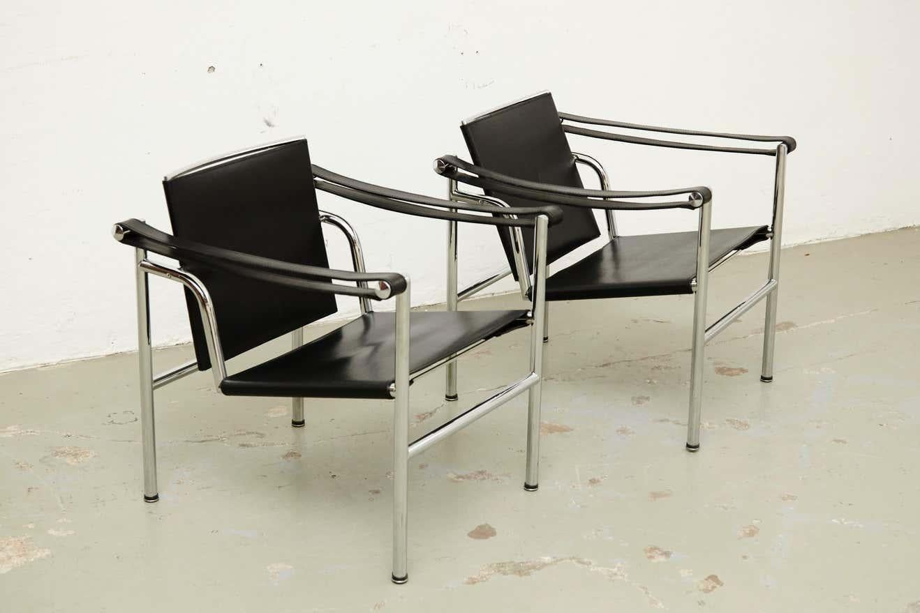 Set von vier Le Corbusier, Pierre Jeanneret Charlotte Perriand LC1 Schwarzes Leder im Angebot 9