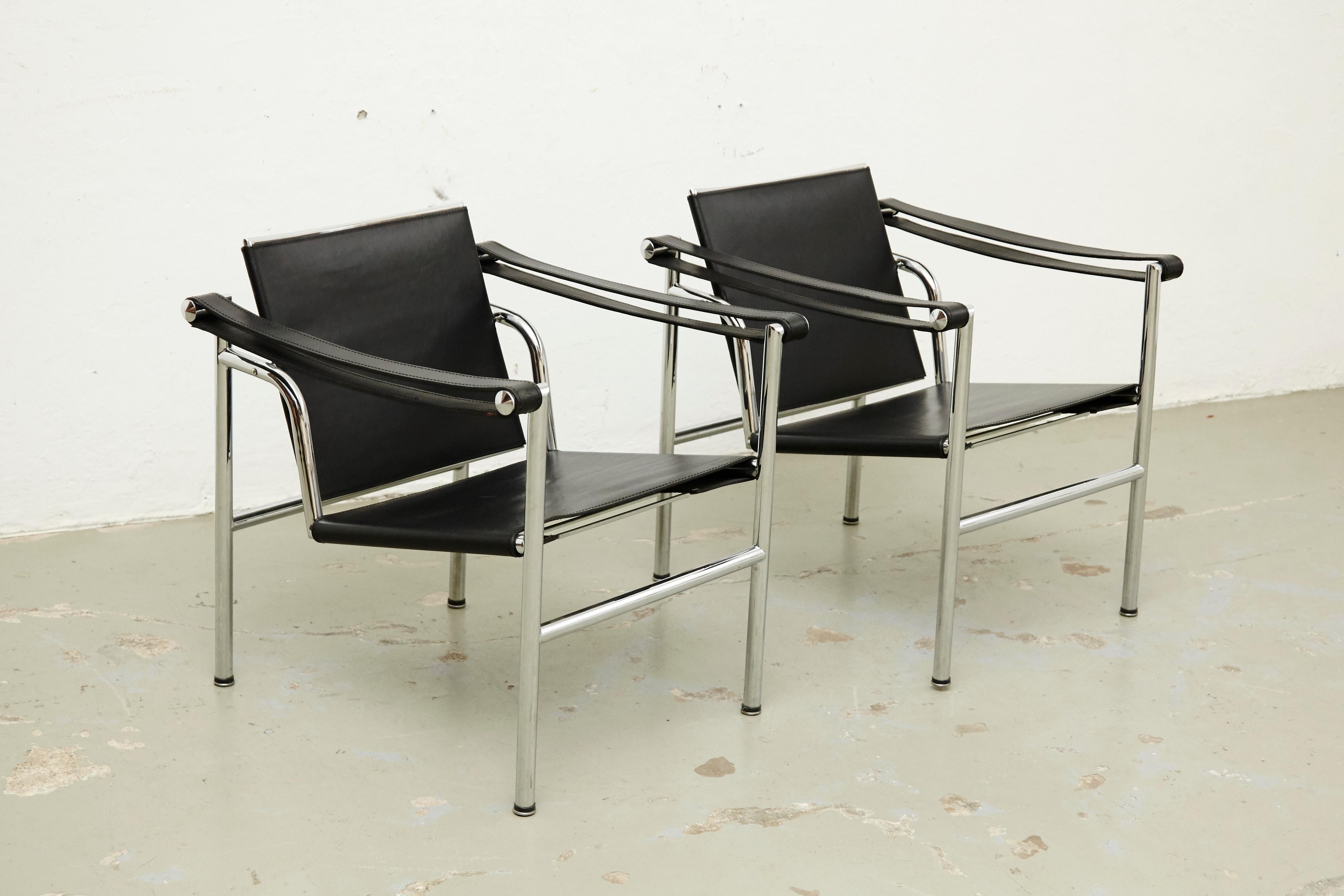 Le Corbusier, Pierre Jeanneret and Charlotte Perriand LC1 black leather lounge chair
chromed steel.
By unknown manufacturer.
Manufactured, circa 1970.

In good original condition with minor wear consistent of age and use, preserving a beautiful