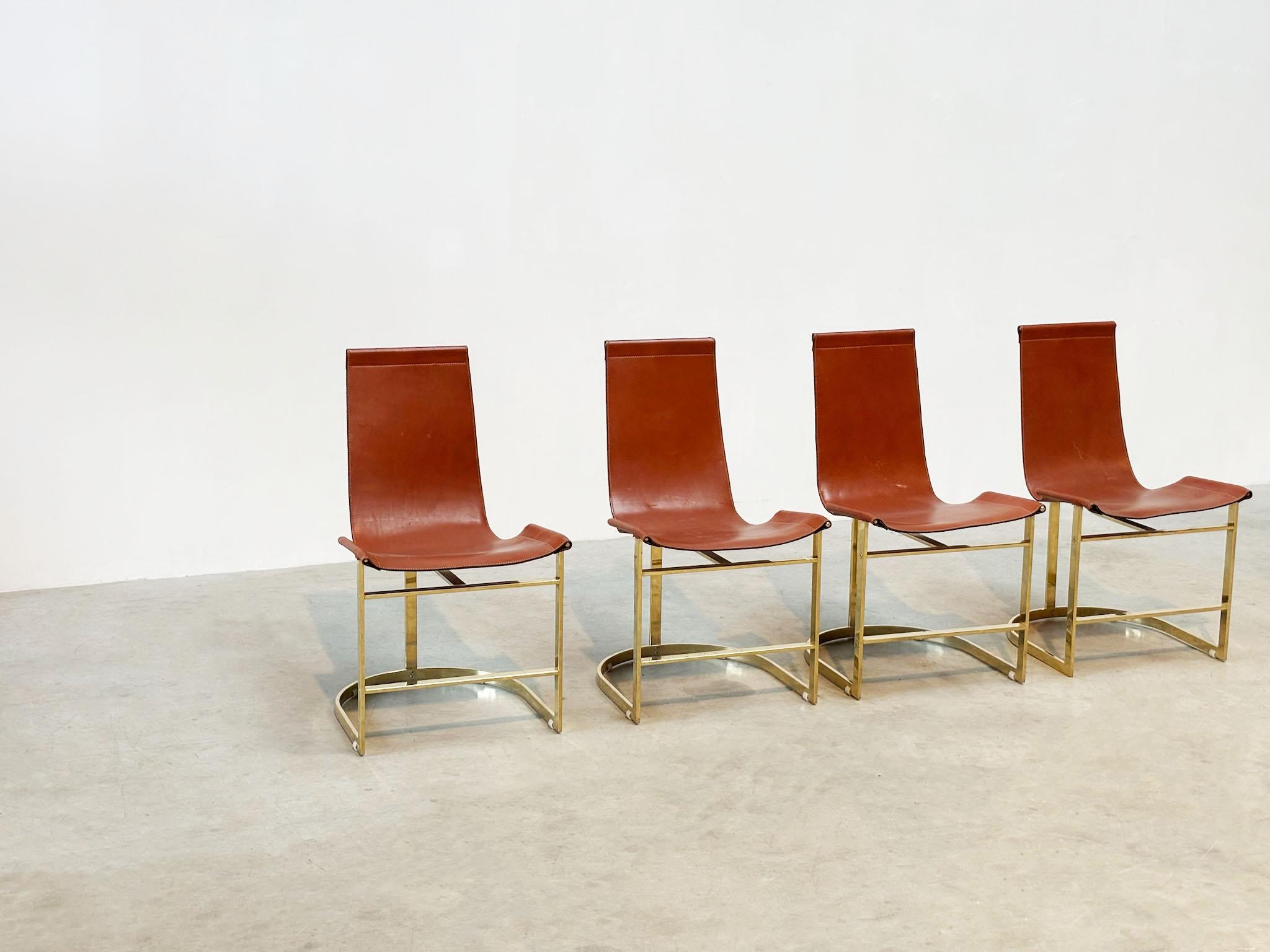 Set of four leather and brass Italian dining chairs In Good Condition For Sale In Nijlen, VAN