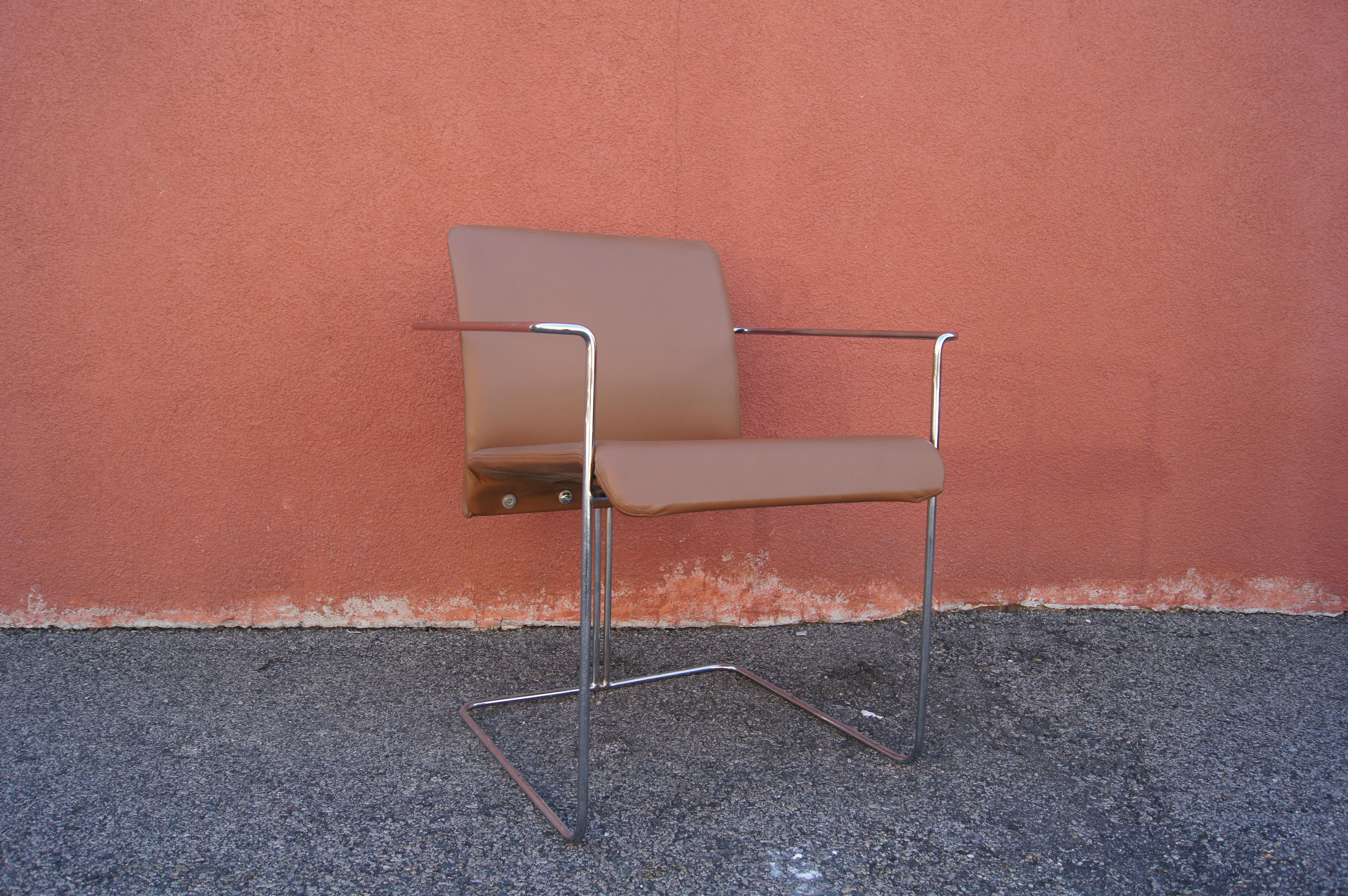 Set of Four Leather and Chrome P15 Armchairs by Ernesto Radaelli for Saporiti For Sale 2