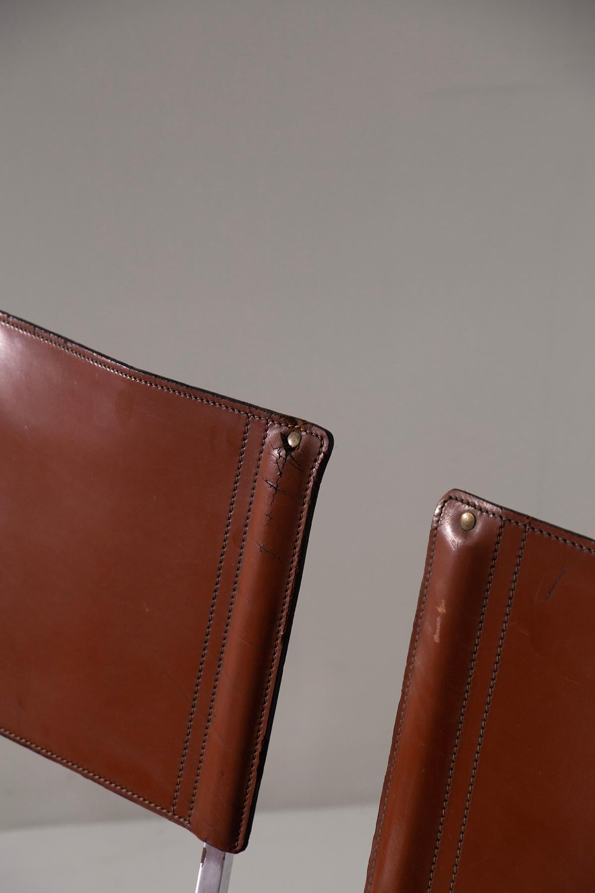 Set of Four 1960s-70s Leather Chairs Attributed to Pierre Paulin - Iconic French Design and Sculptural Lines
An elegant combination of innovative design and fine materials, this set of four leather chairs from the 1960s-70s is attributed to renowned