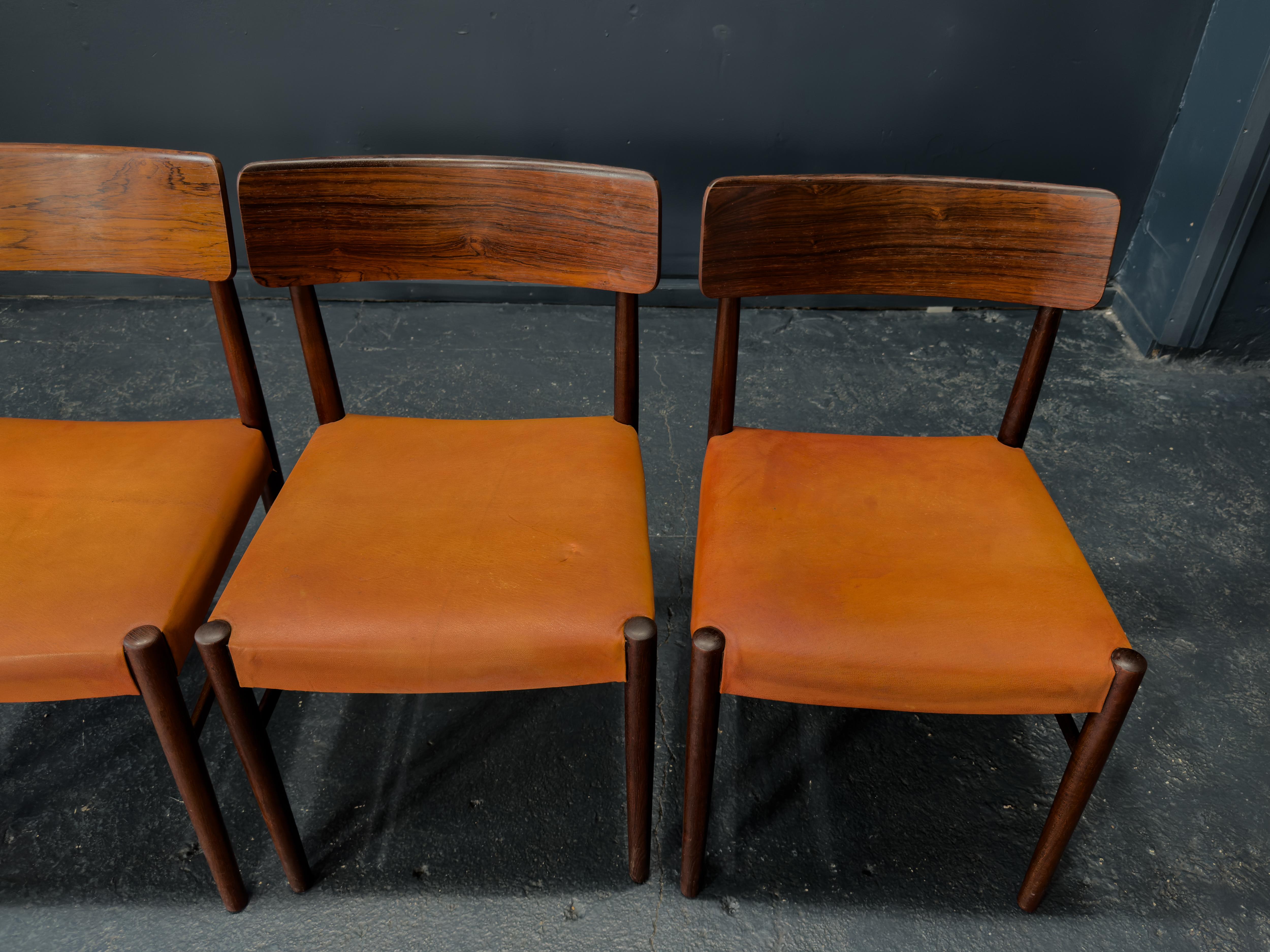 Pelle Set di quattro sedie da pranzo imbottite in pelle in vendita
