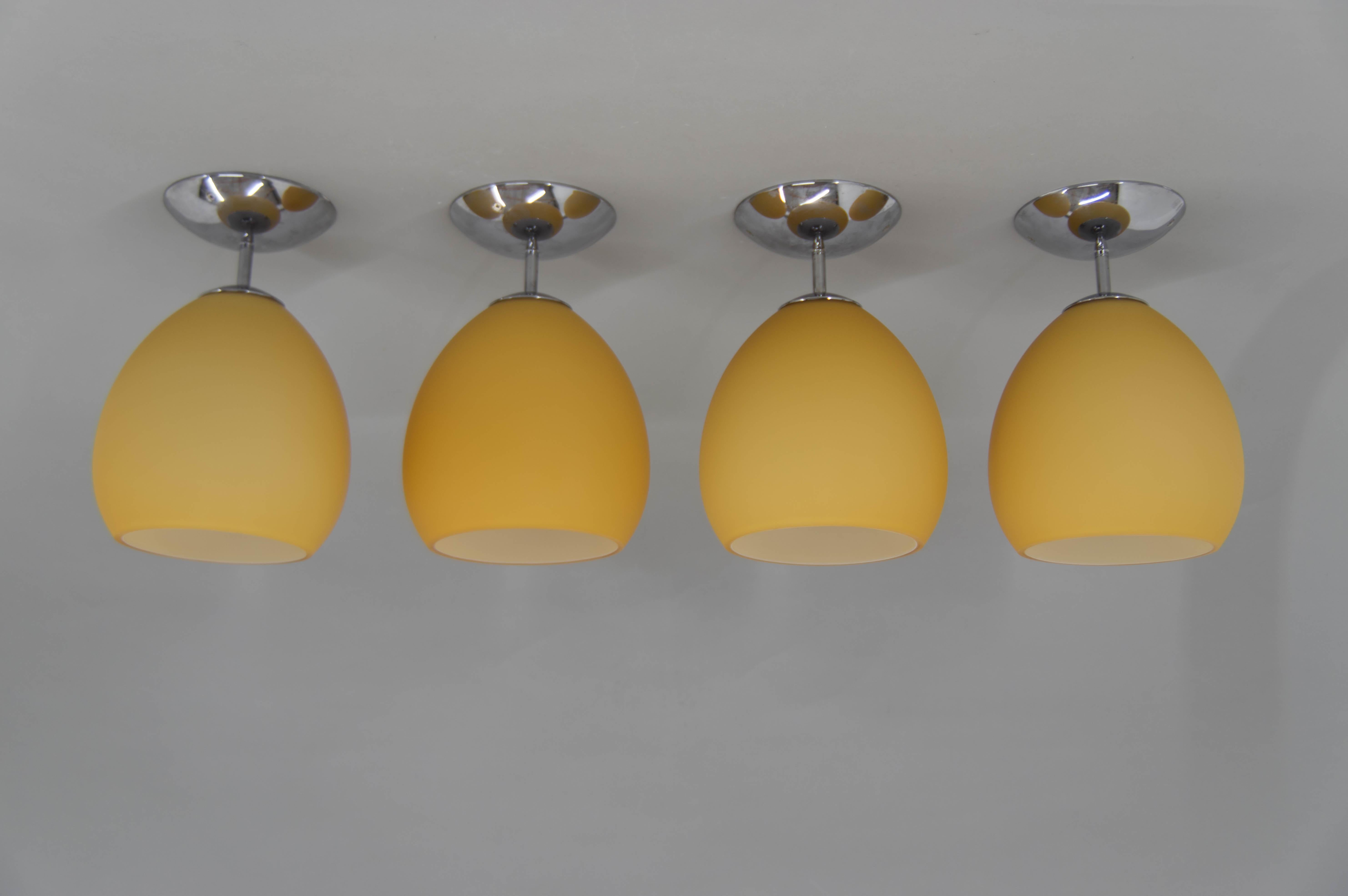 Satz von vier gelben Golf PL lfush Halterungen von Leucos entworfen von Toso & Massari in den 1990er Jahren.
Murano-Glas mit satinierter Oberfläche.
Set ist in perfektem Zustand
E25-E27-Glühbirne
US-Verkabelung kompatibel