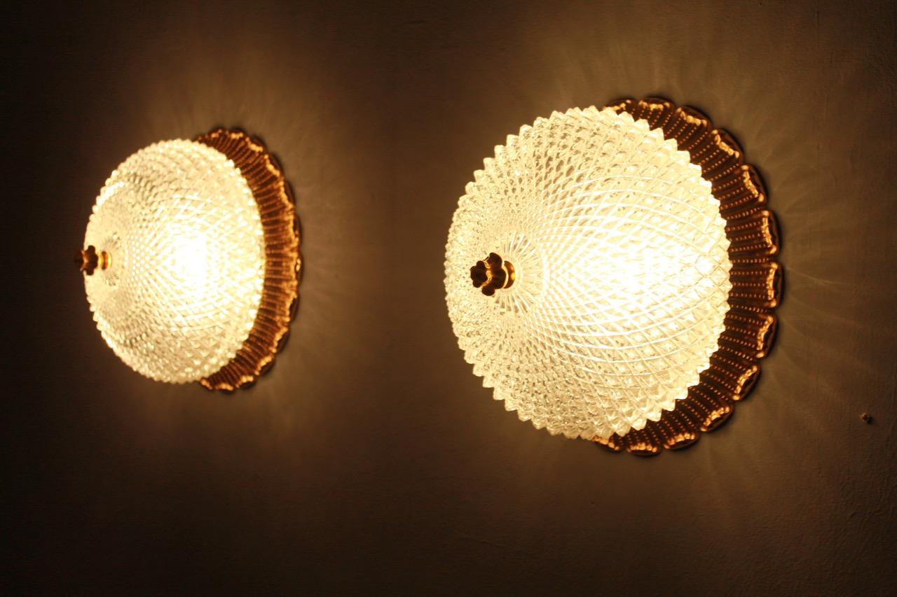 One of Four Limburg Wall Lights with Textured Glass and Gilded Brass, 1970s For Sale 1