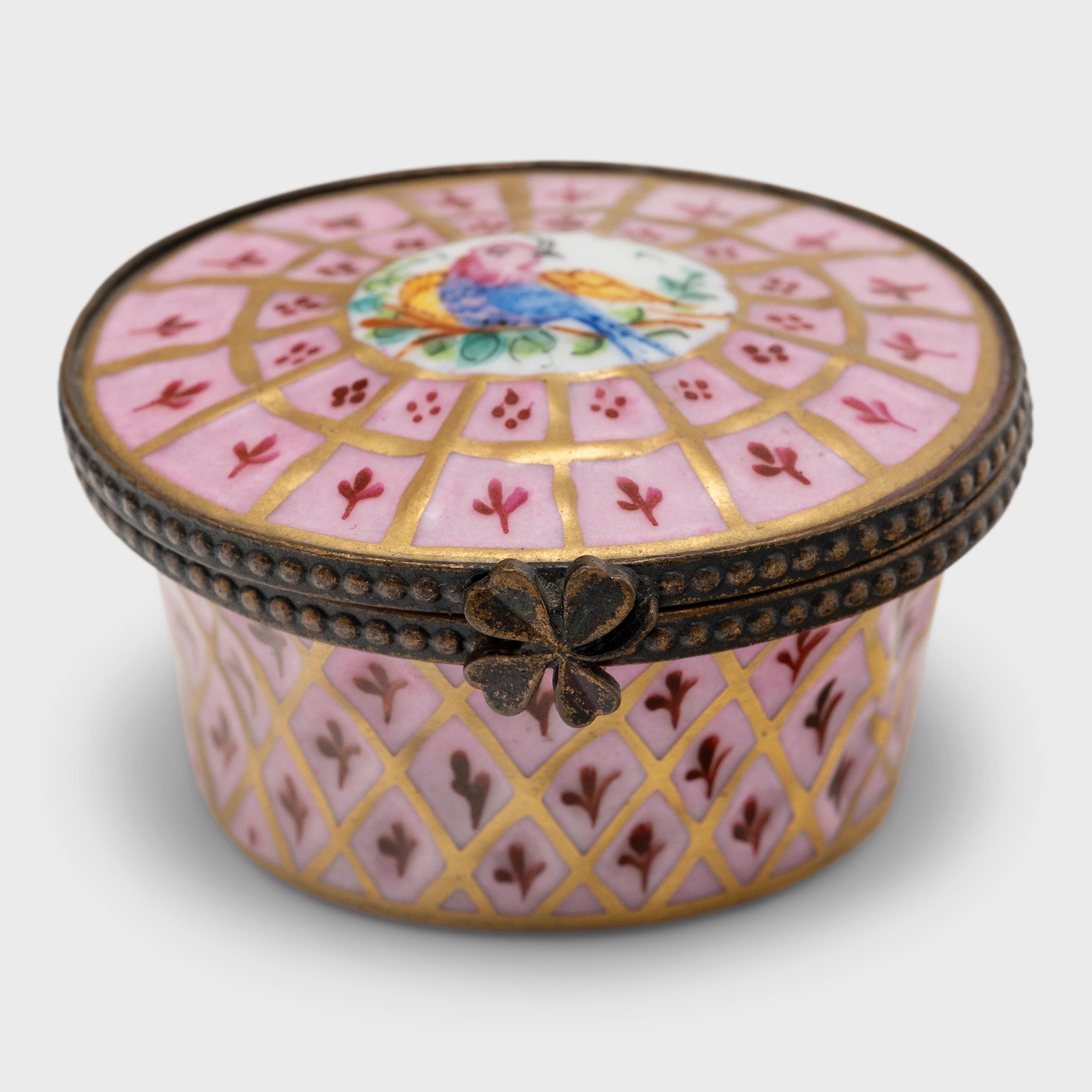 These fanciful porcelain trinket boxes charm with soft color and hand-painted decoration. Drawing on traditions that date back to the 18th century, these compact trinket boxes are in the style of traditional Limoges porcelain. Limoges porcelain