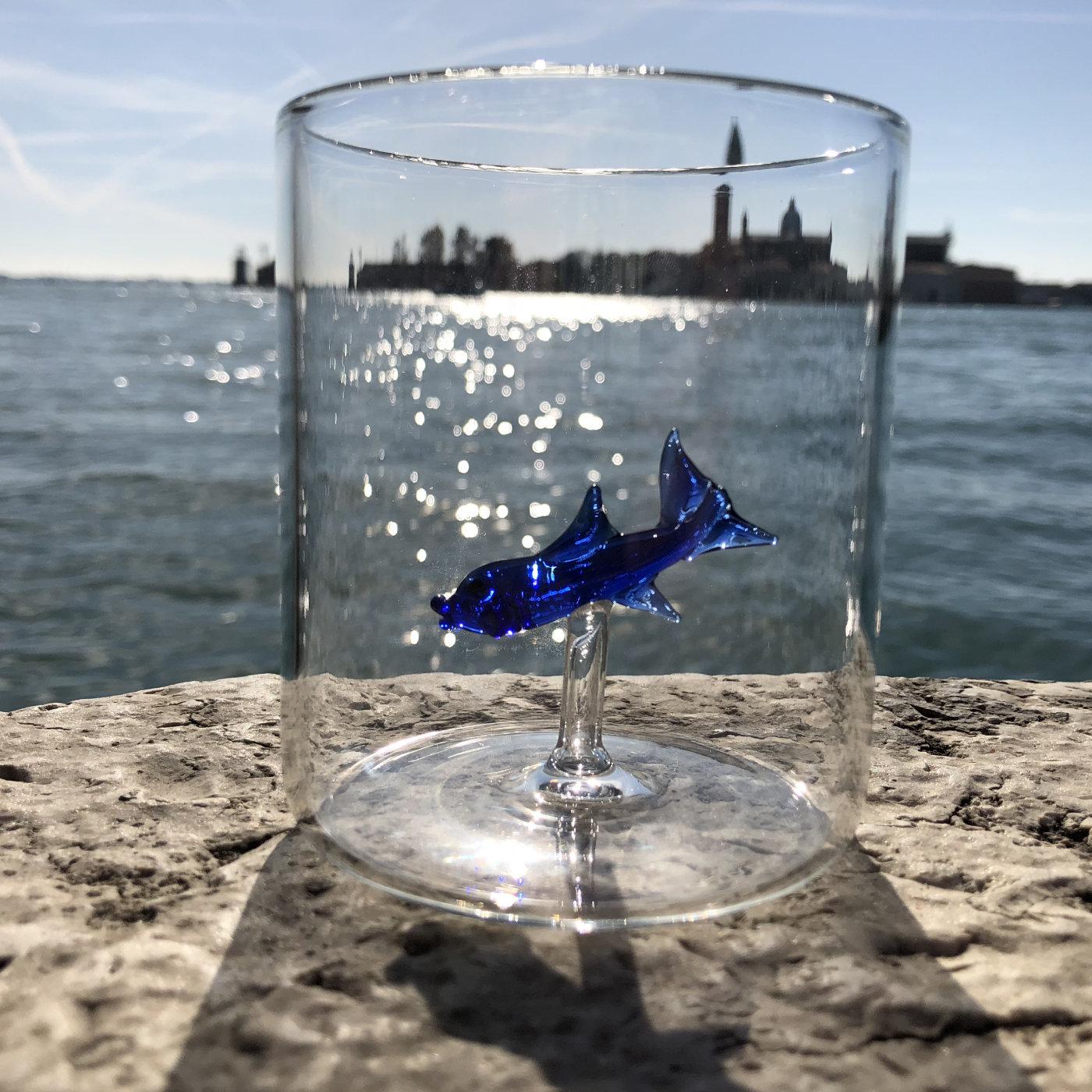 Set von vier kleinen blauen Fischgläsern (Italienisch) im Angebot