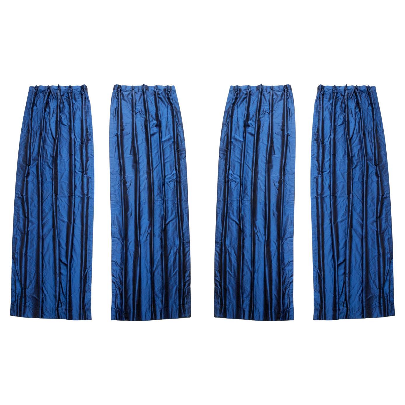 Set di quattro pannelli lunghi in seta blu lavorati a mano e con doppia fodera in vendita