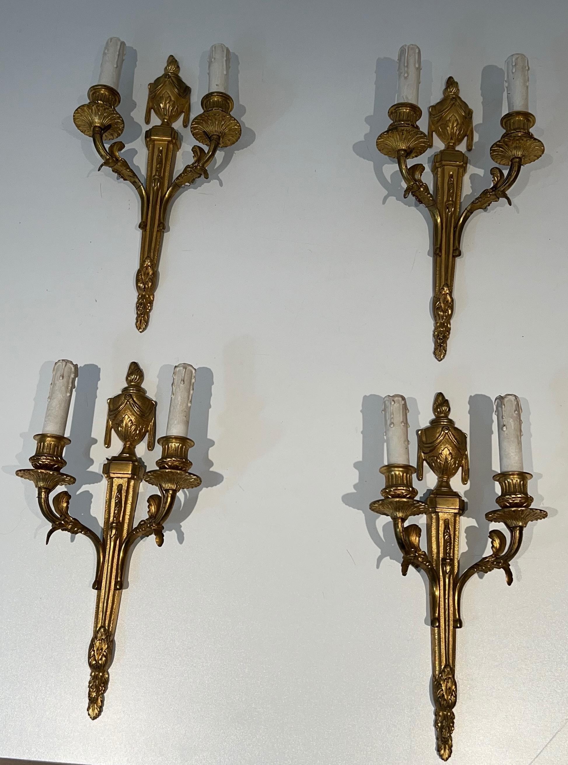 Set of Four Louis the 16th Style Bronze Wall Sconces For Sale 11