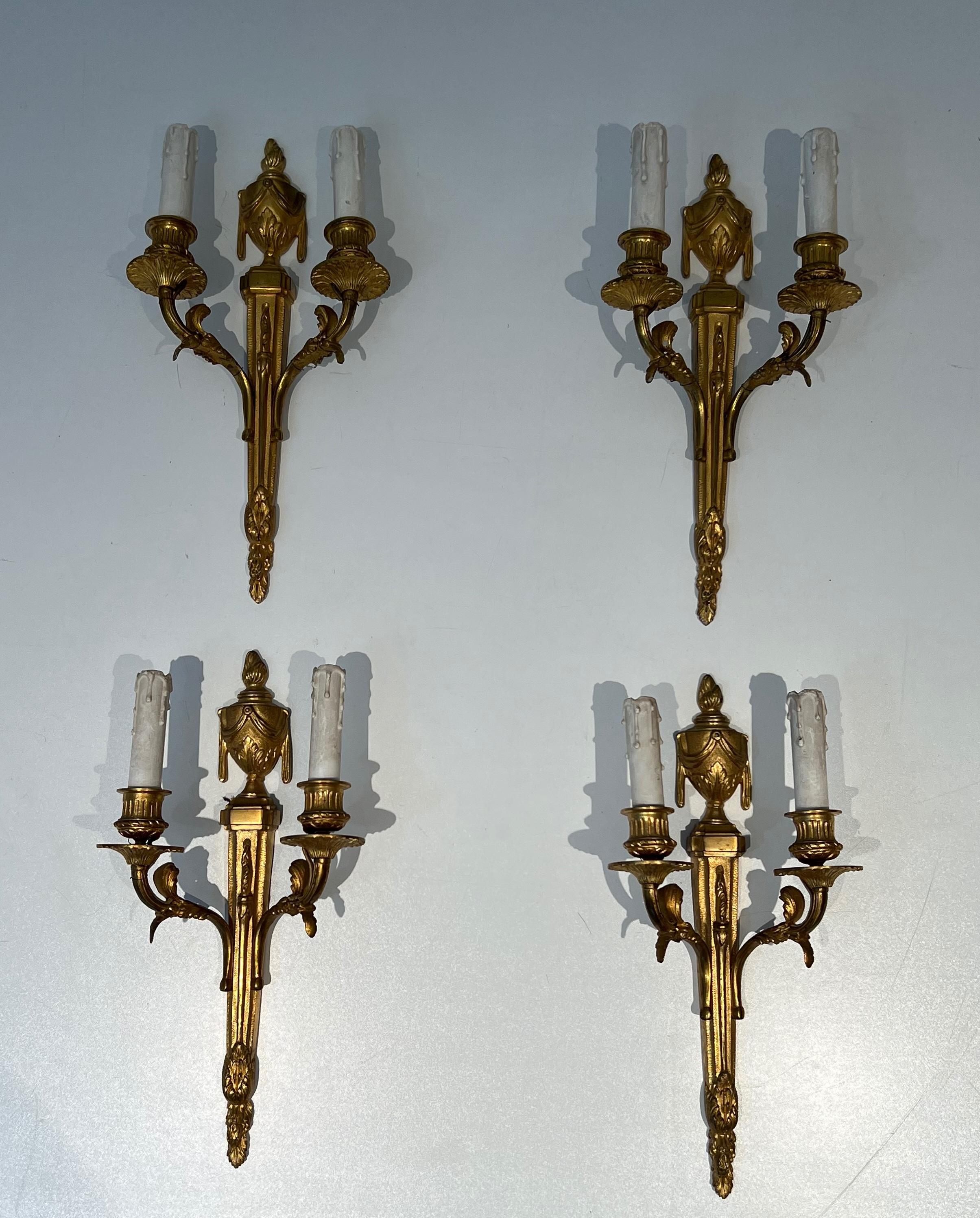 Set of Four Louis the 16th Style Bronze Wall Sconces In Good Condition For Sale In Marcq-en-Barœul, Hauts-de-France