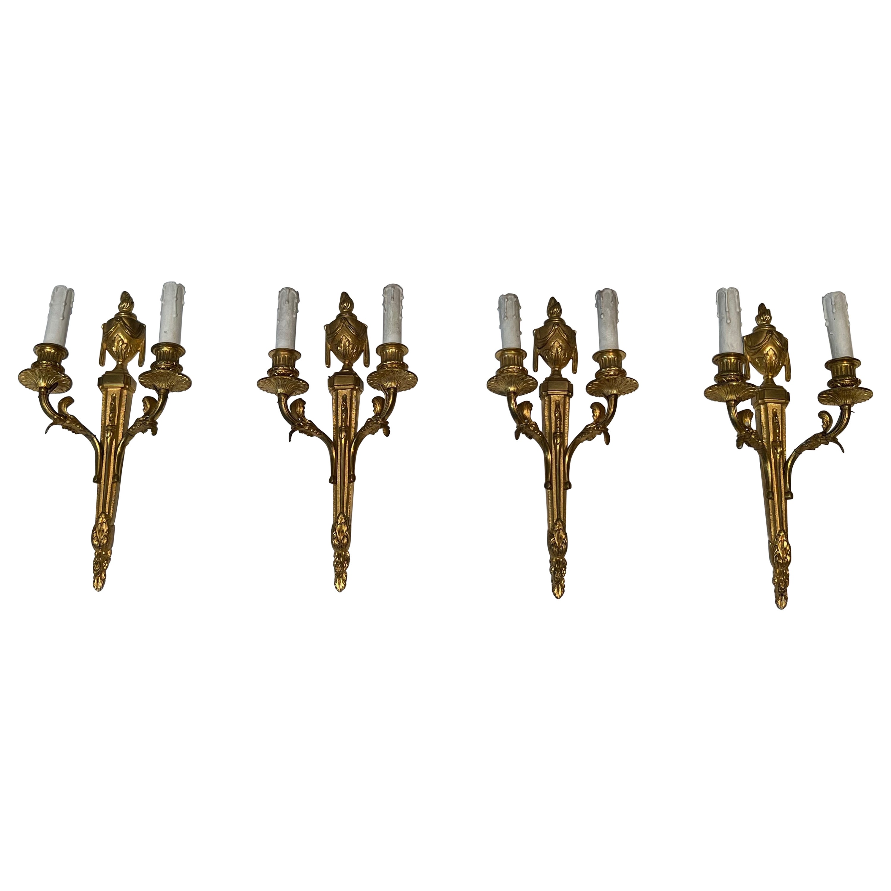 Set di quattro lampade da parete in bronzo in stile Luigi XVI in vendita