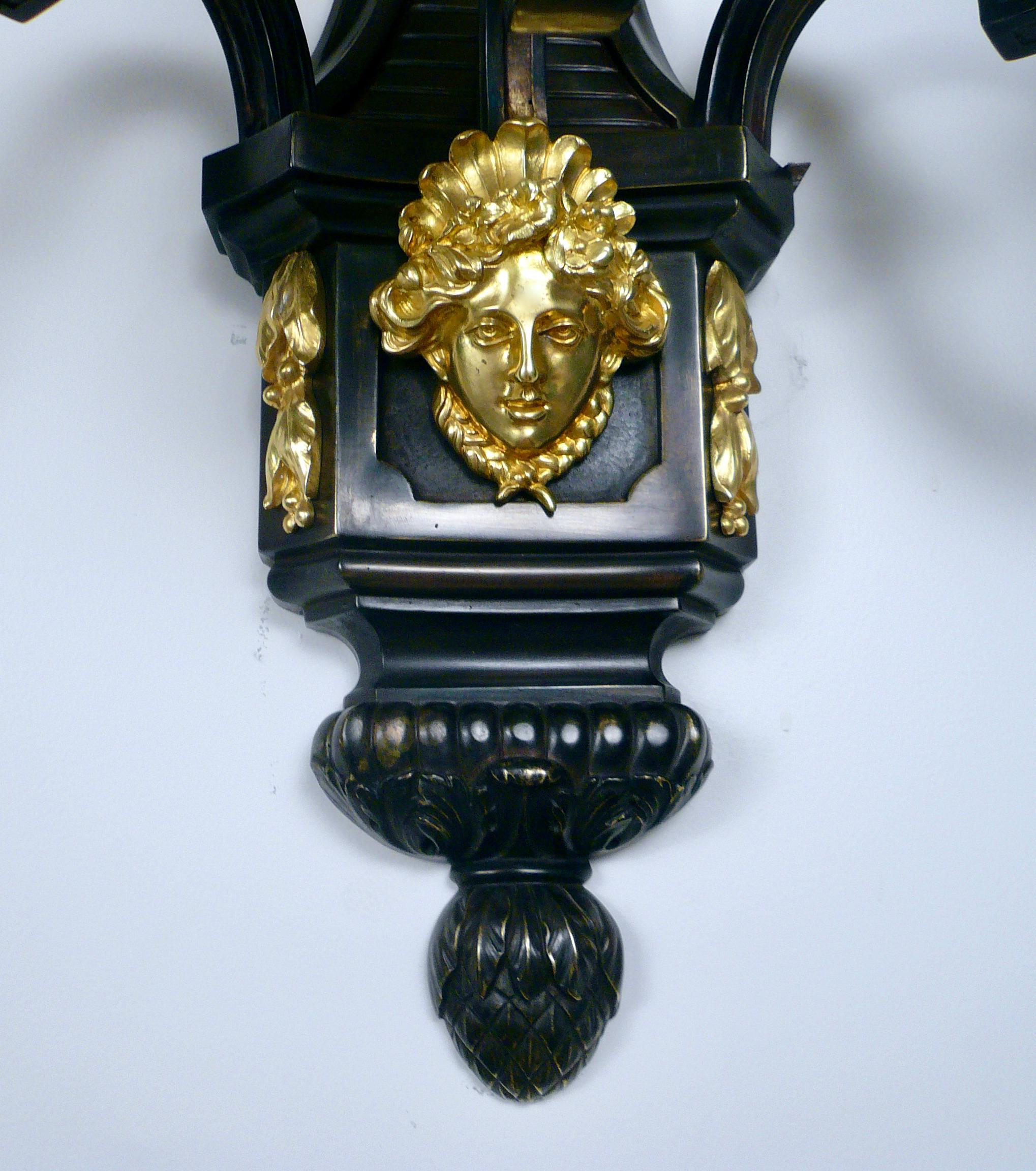 Néo-baroque Ensemble de quatre appliques en bronze de style Louis XIV en vente