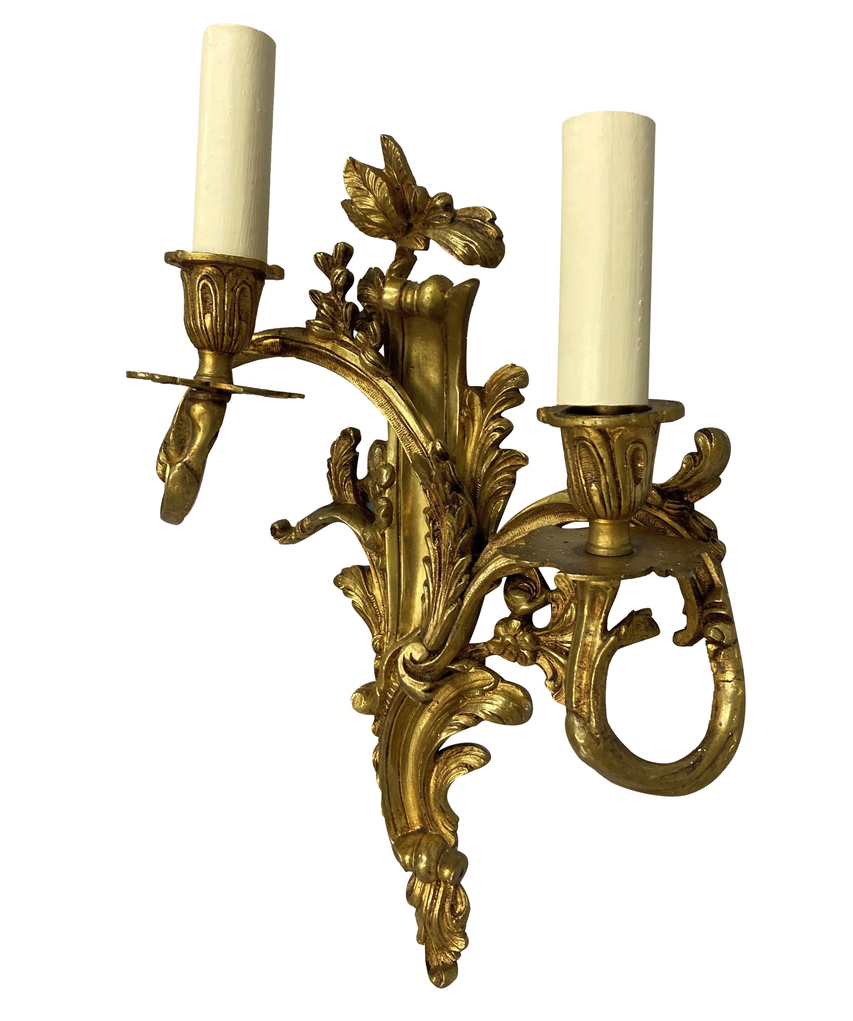 Satz von vier Wandleuchtern aus vergoldeter Bronze im Louis XIV-Stil (Französisch) im Angebot