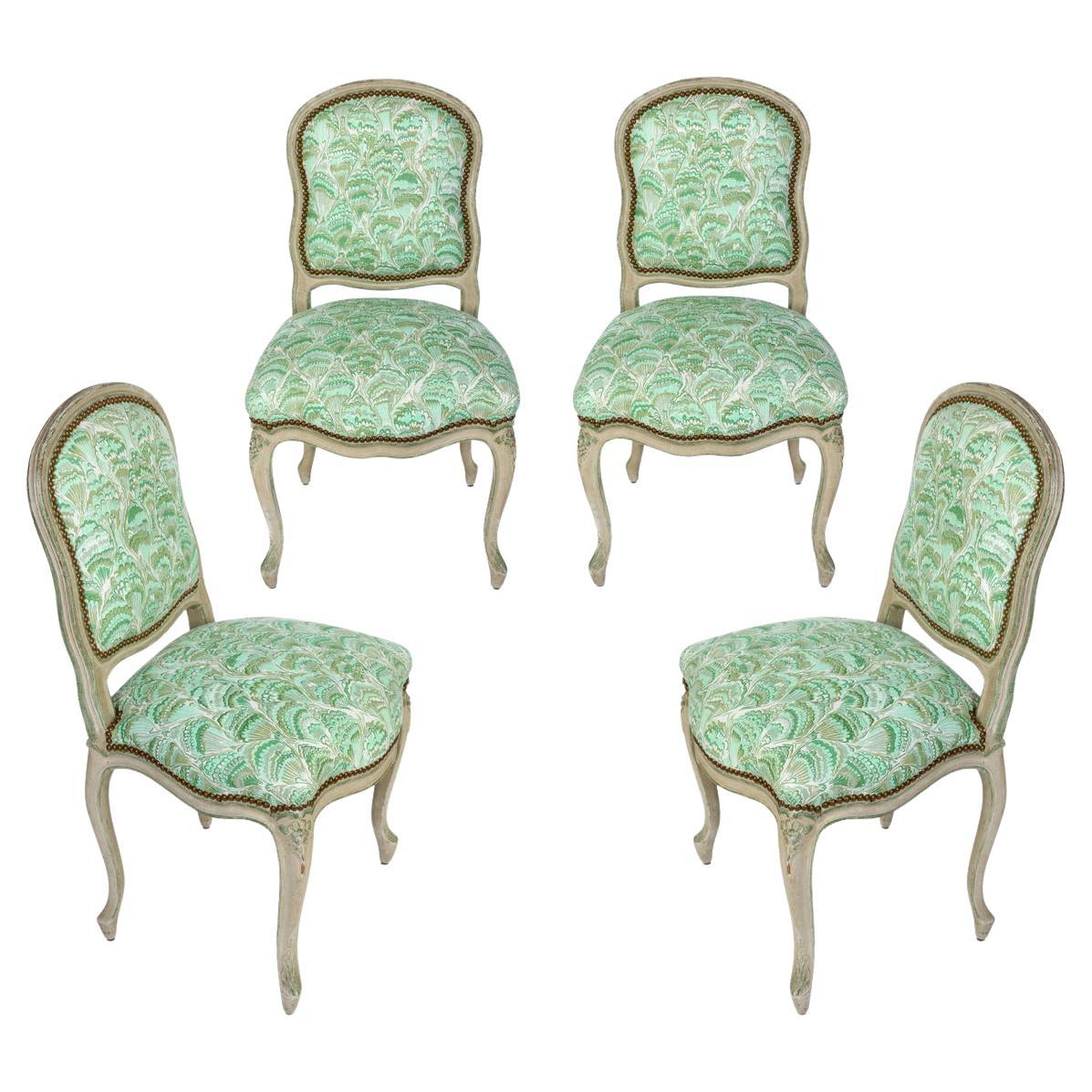Set di quattro sedie Luigi XV con tessuto in galli di menta verde in vendita