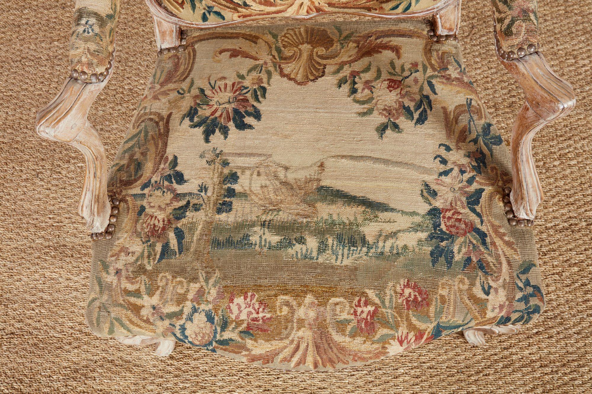 Ensemble de quatre fauteuils rococo Louis XV en broderie d'origine en vente 5