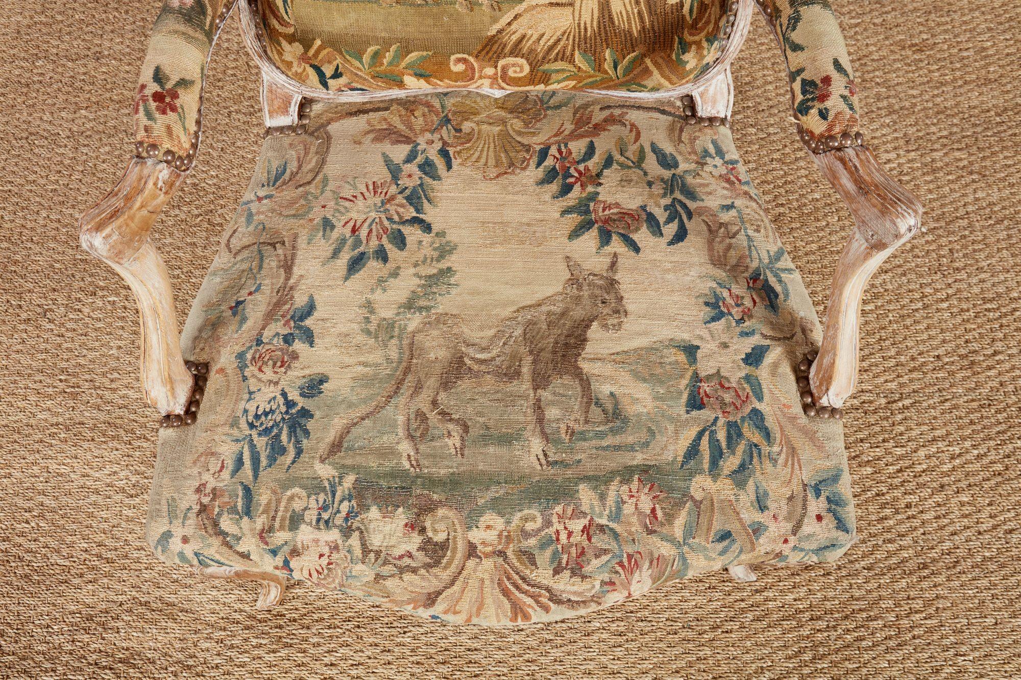 Ensemble de quatre fauteuils rococo Louis XV en broderie d'origine en vente 6