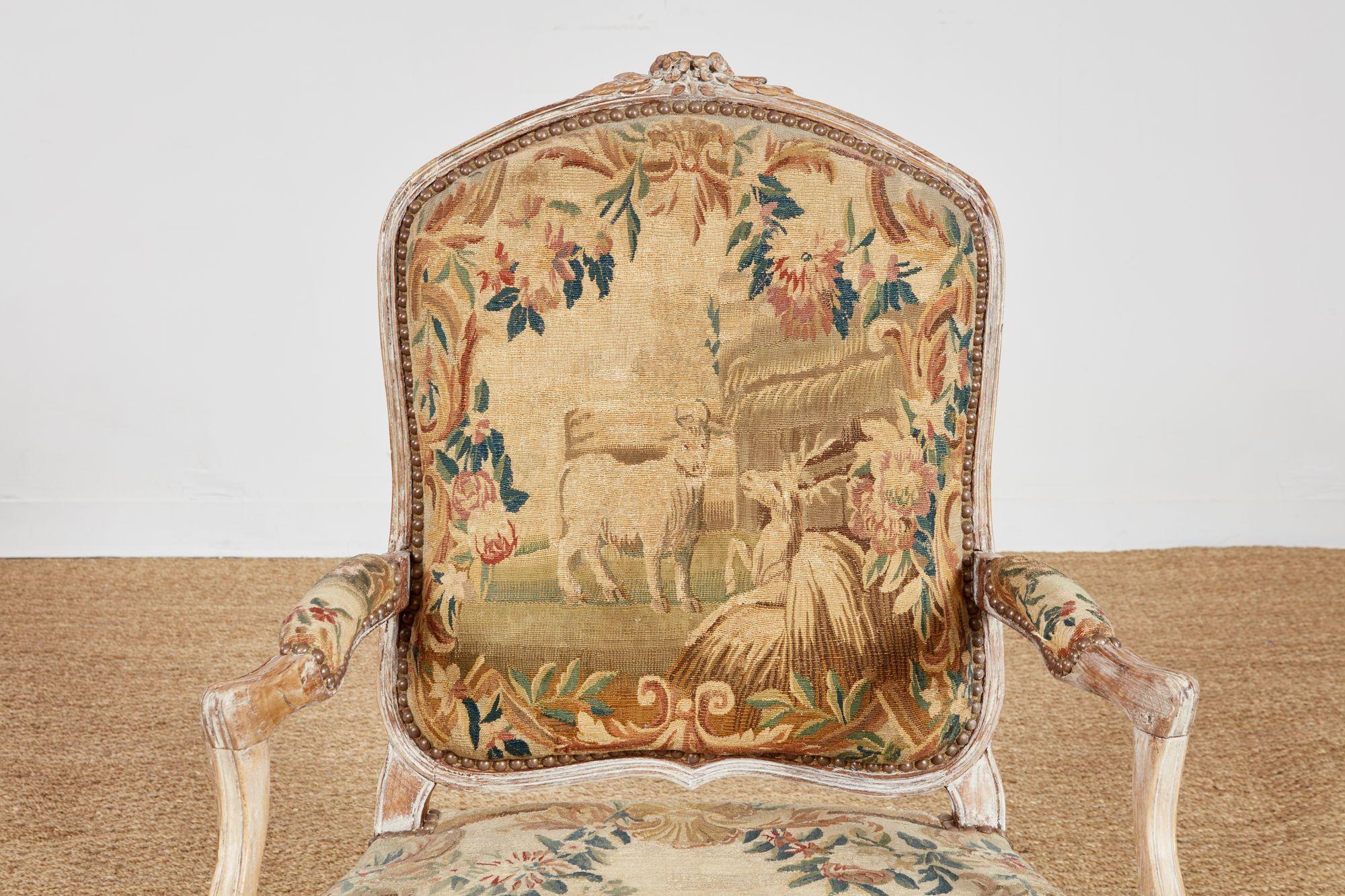 Ensemble de quatre fauteuils rococo Louis XV en broderie d'origine en vente 8