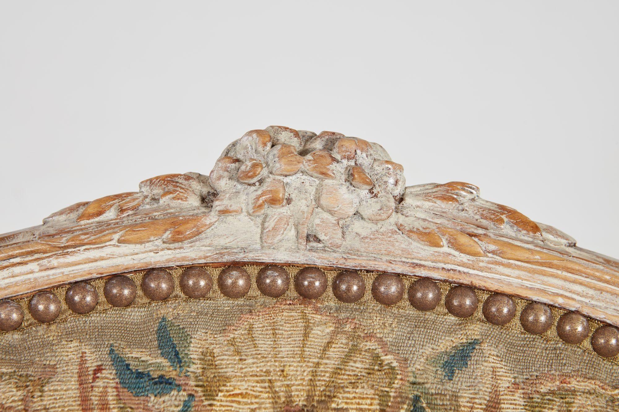 Ensemble de quatre fauteuils rococo Louis XV en broderie d'origine en vente 11