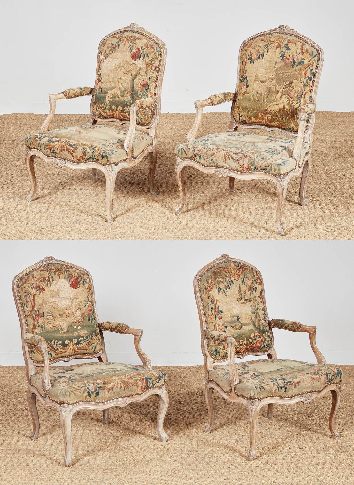 Ensemble de quatre fauteuils rococo Louis XV en broderie d'origine en vente 14