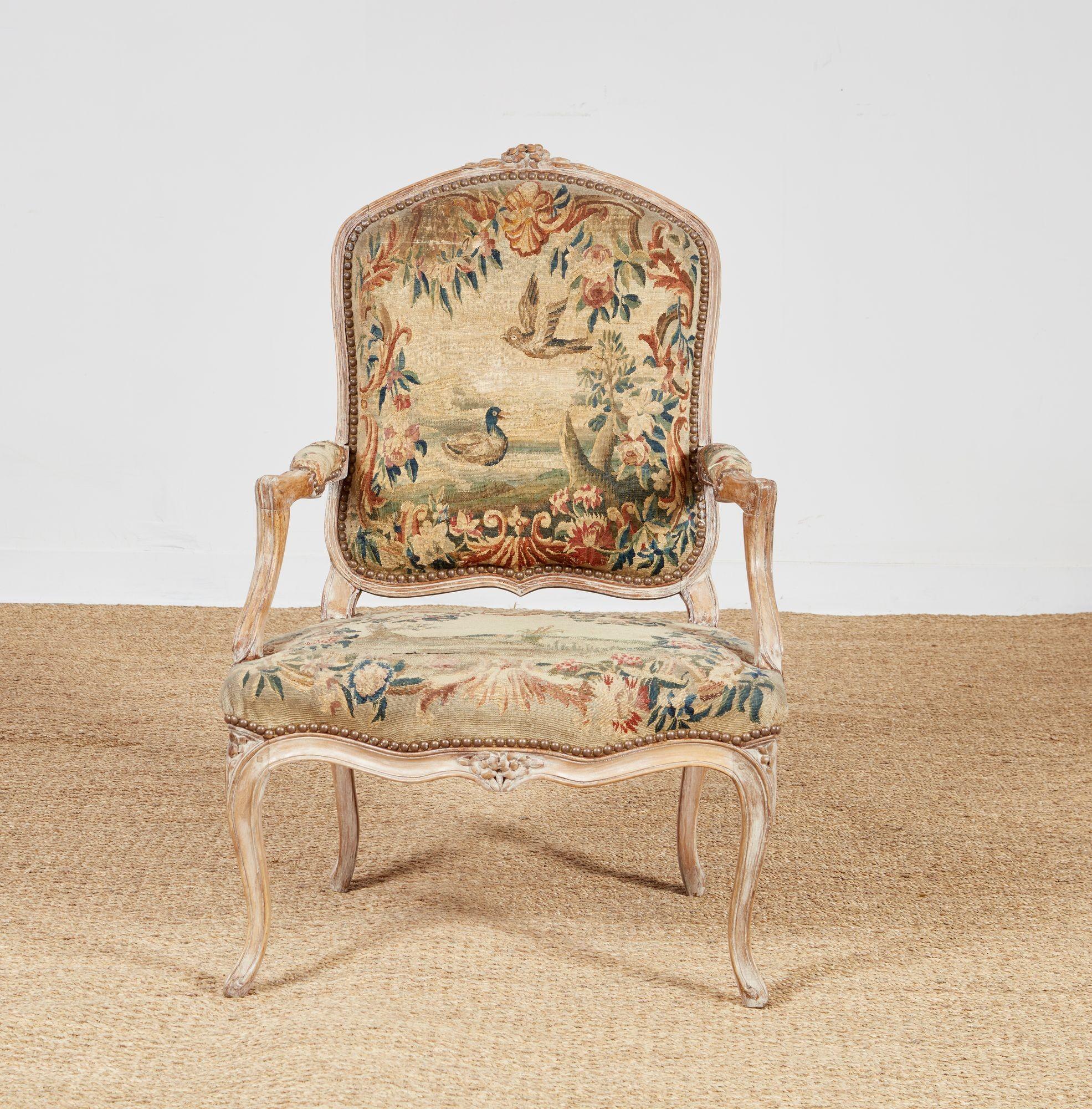 Ensemble de quatre fauteuils rococo Louis XV en broderie d'origine en vente 1