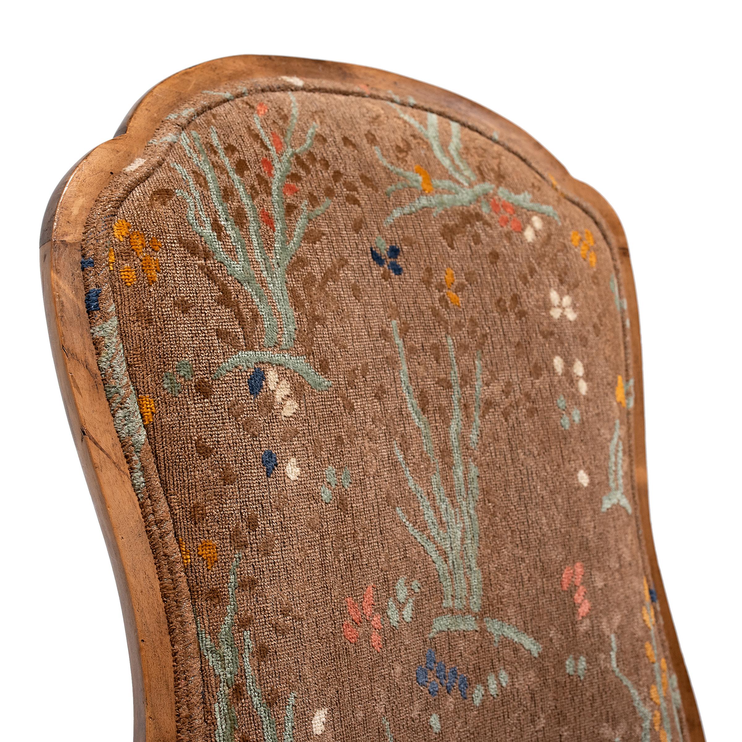 Ensemble de quatre chaises de salle à manger tapissées de style Louis XV en vente 1