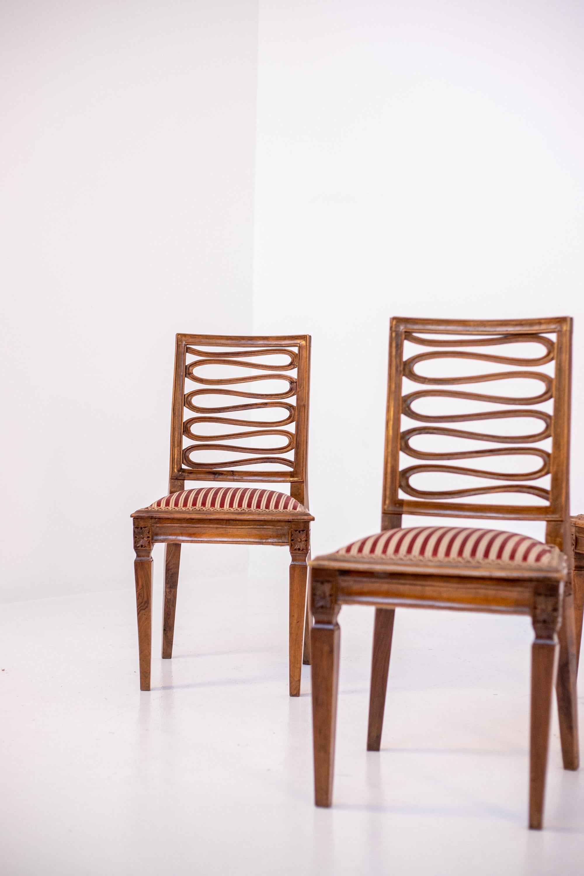 Set of Four Louis XVI Chairs in Wood and White and Red Silk 4