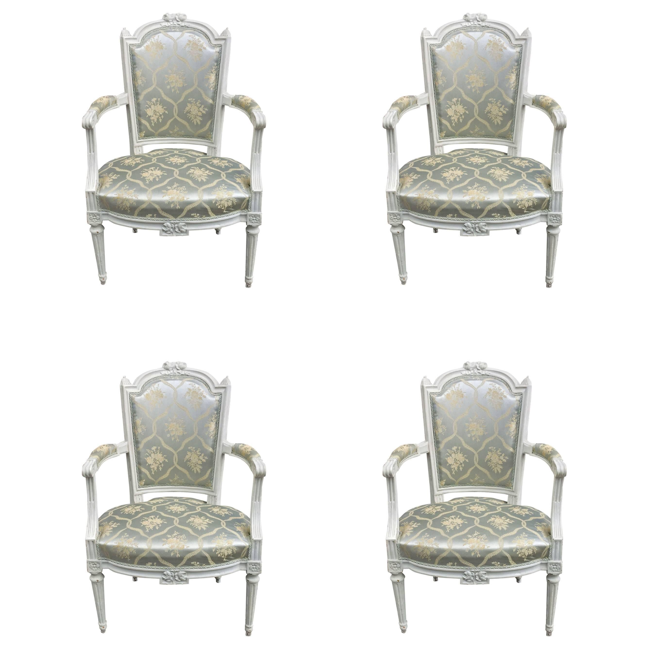 Satz von vier Sesseln im Louis-XVI-Stil im Angebot