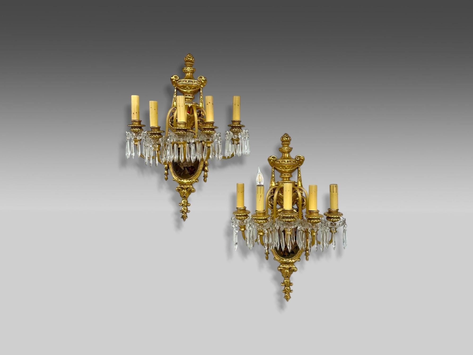 Set of Four Louis XVI Style Bronze and Crystal Rams Head Five Light Sconces In condizioni buone in vendita a Manhasset, NY