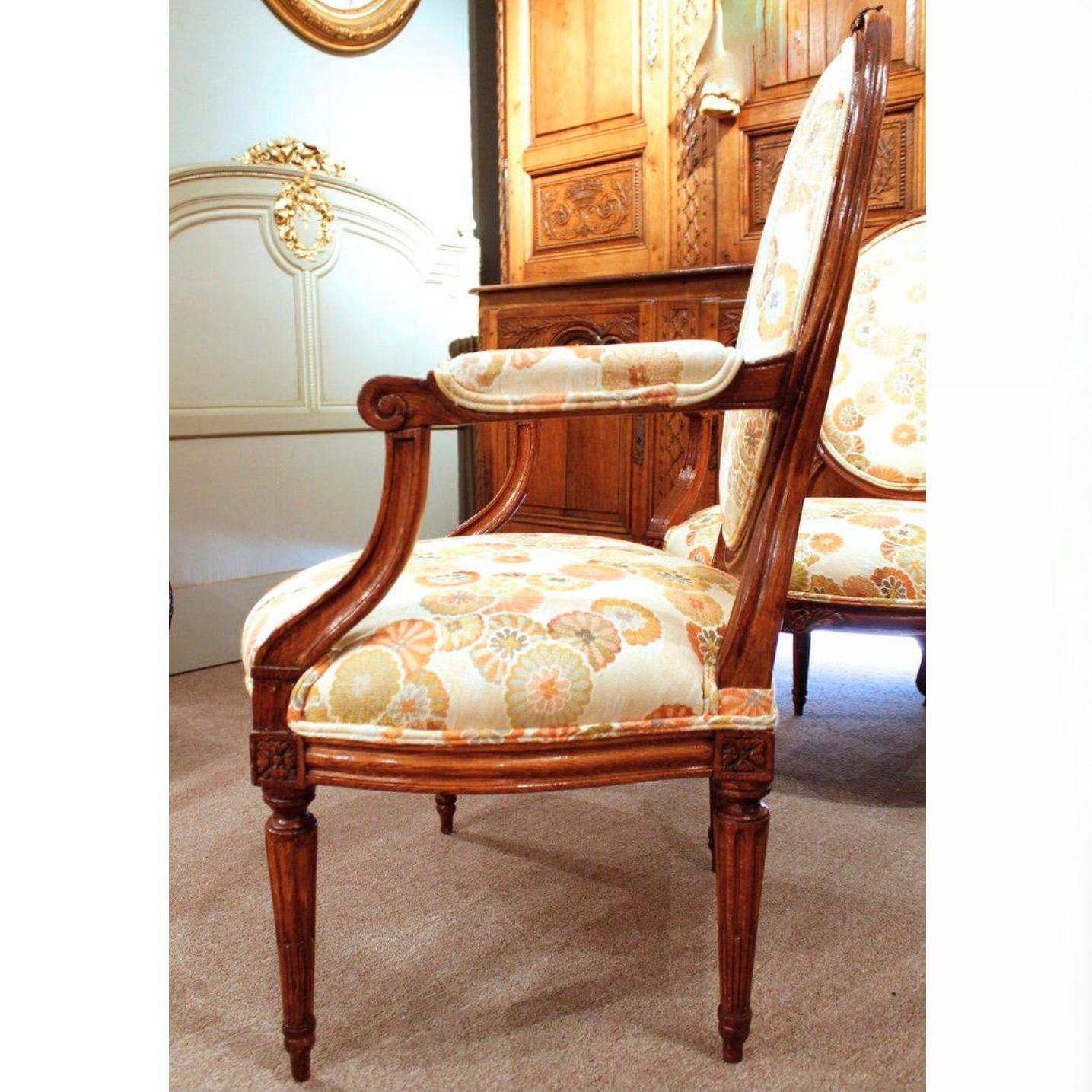 Ensemble de quatre fauteuils de style Louis XVI en bois de hêtre sculpté, 19ème siècle Bon état - En vente à Free Union, VA