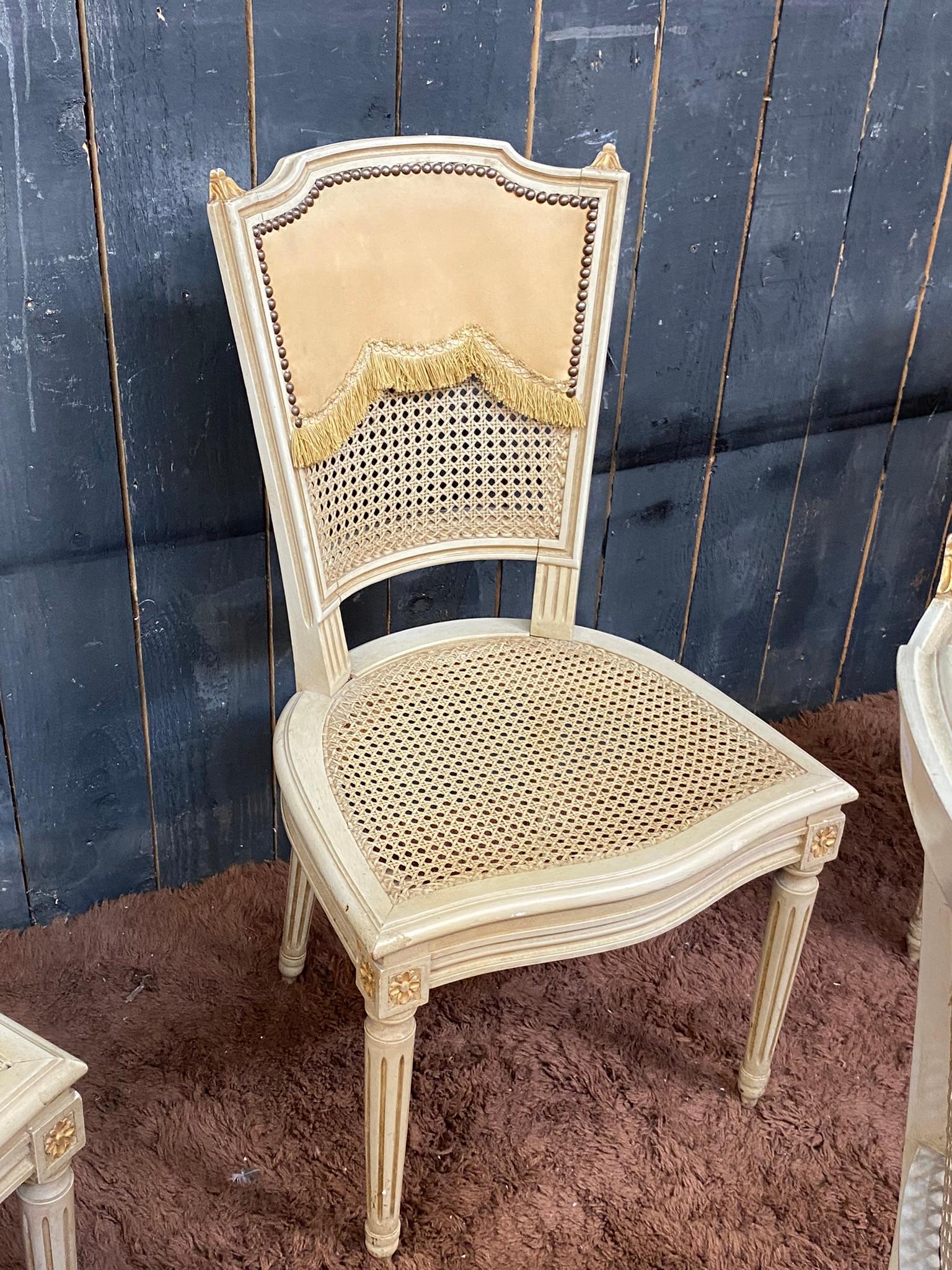 Satz von vier Stühlen im Louis-XVI-Stil um 1950 im Zustand „Gut“ im Angebot in Saint-Ouen, FR
