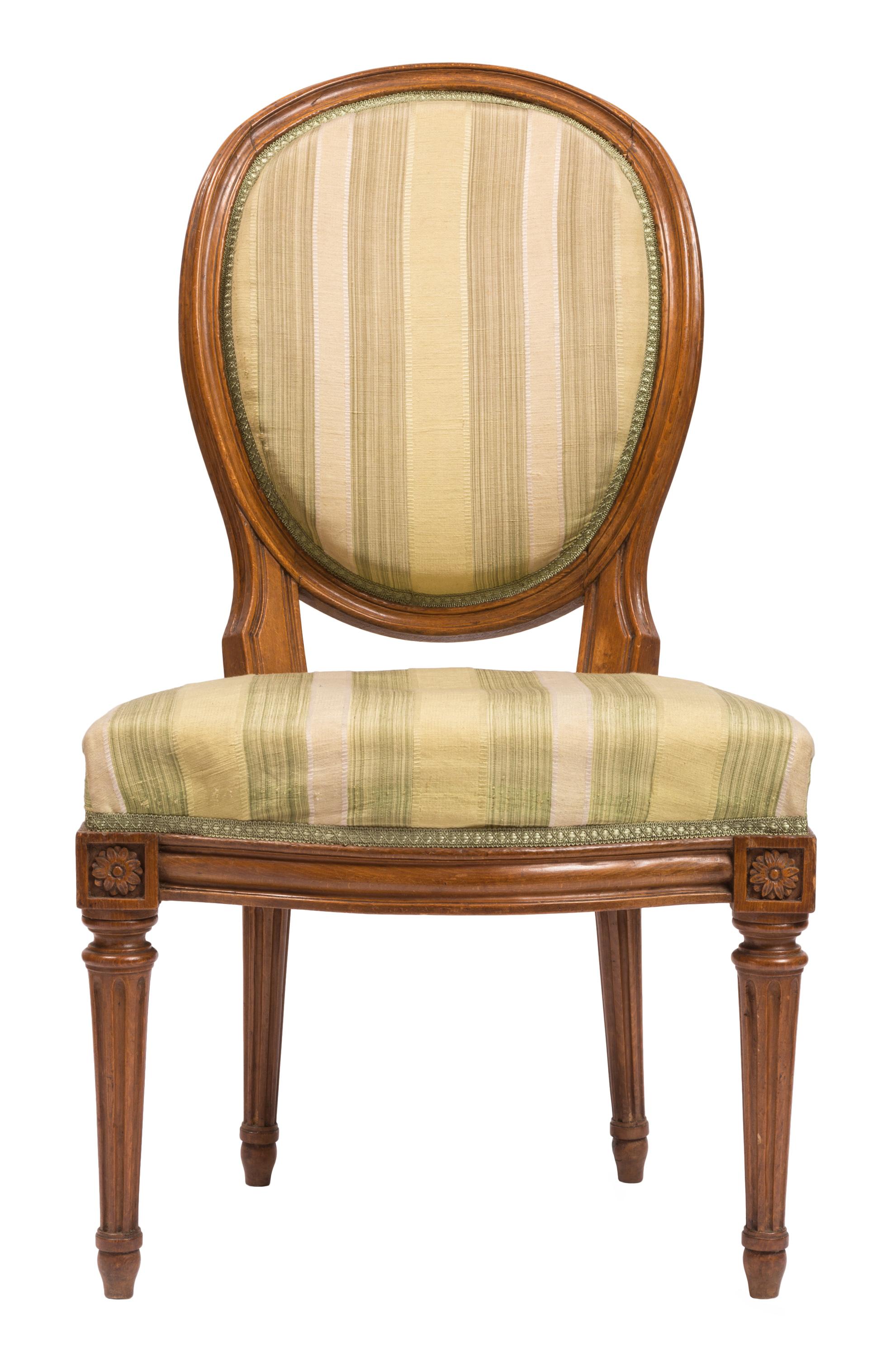 Ensemble de quatre chaises de style Louis XVI avec tapisserie en soie rayée, 19ème siècle en vente 4