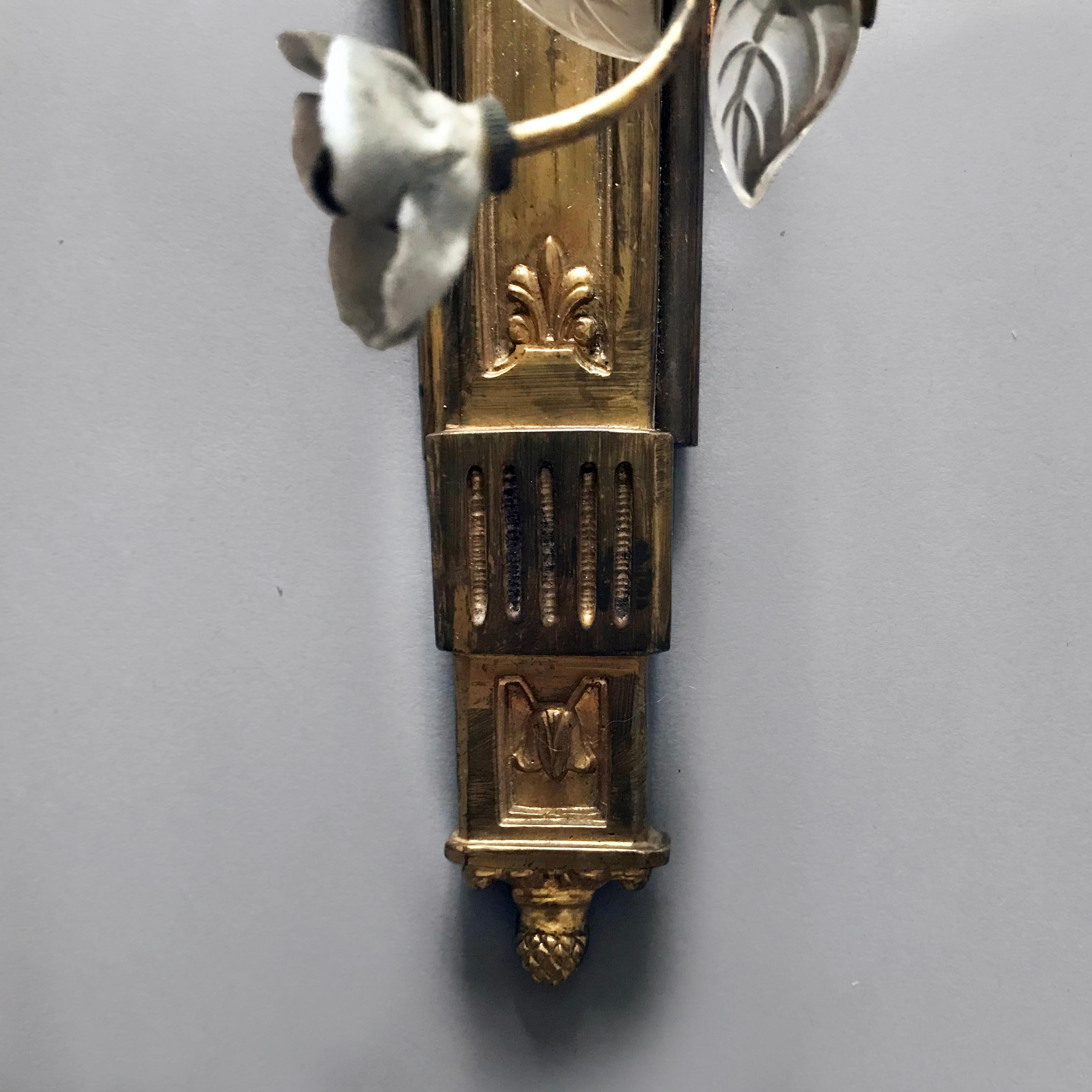 Satz von vier Wandleuchten aus vergoldeter Bronze im Louis-XVI-Stil im Angebot 1