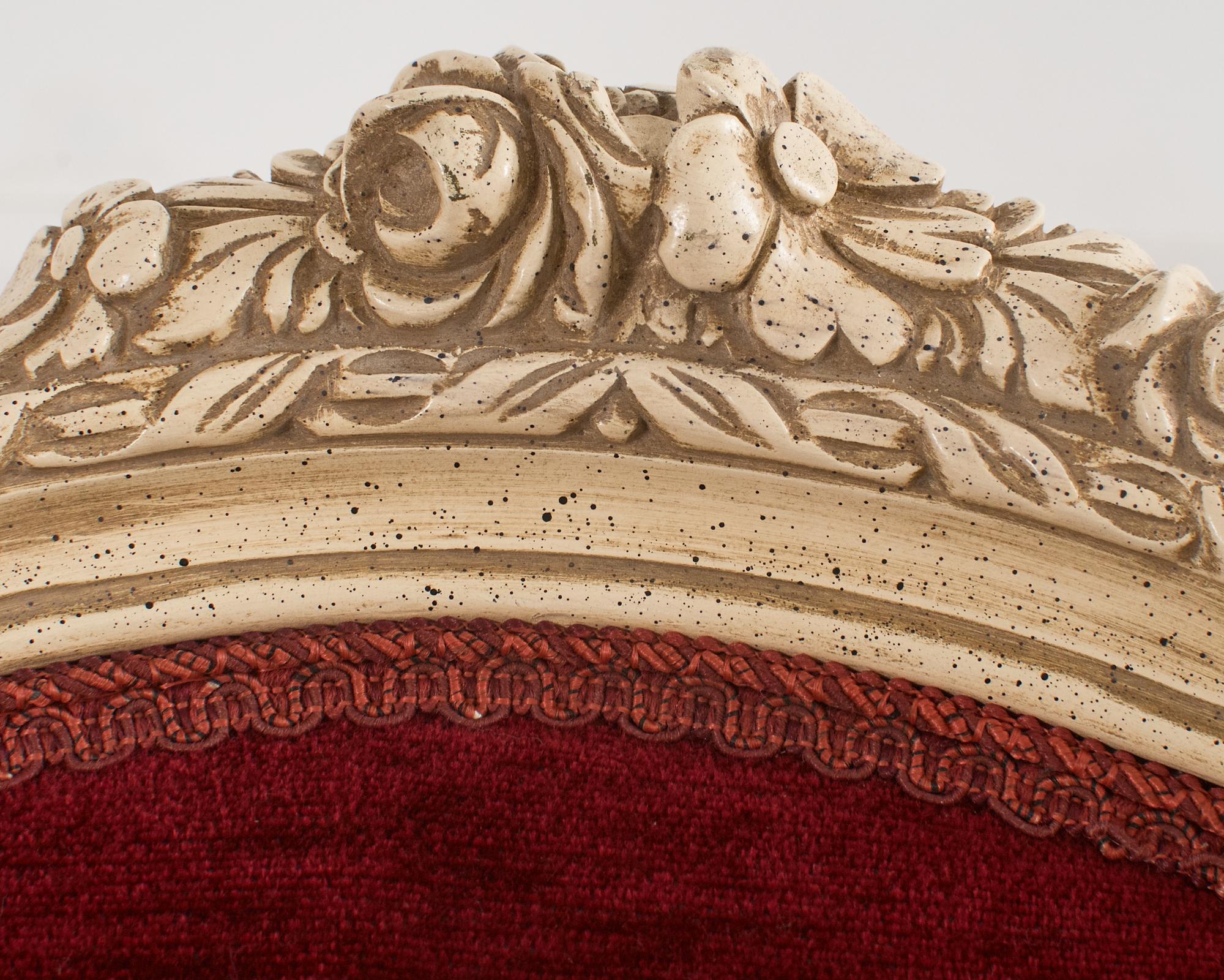Ensemble de quatre chaises de salle à manger peintes de style Louis XVI en vente 5