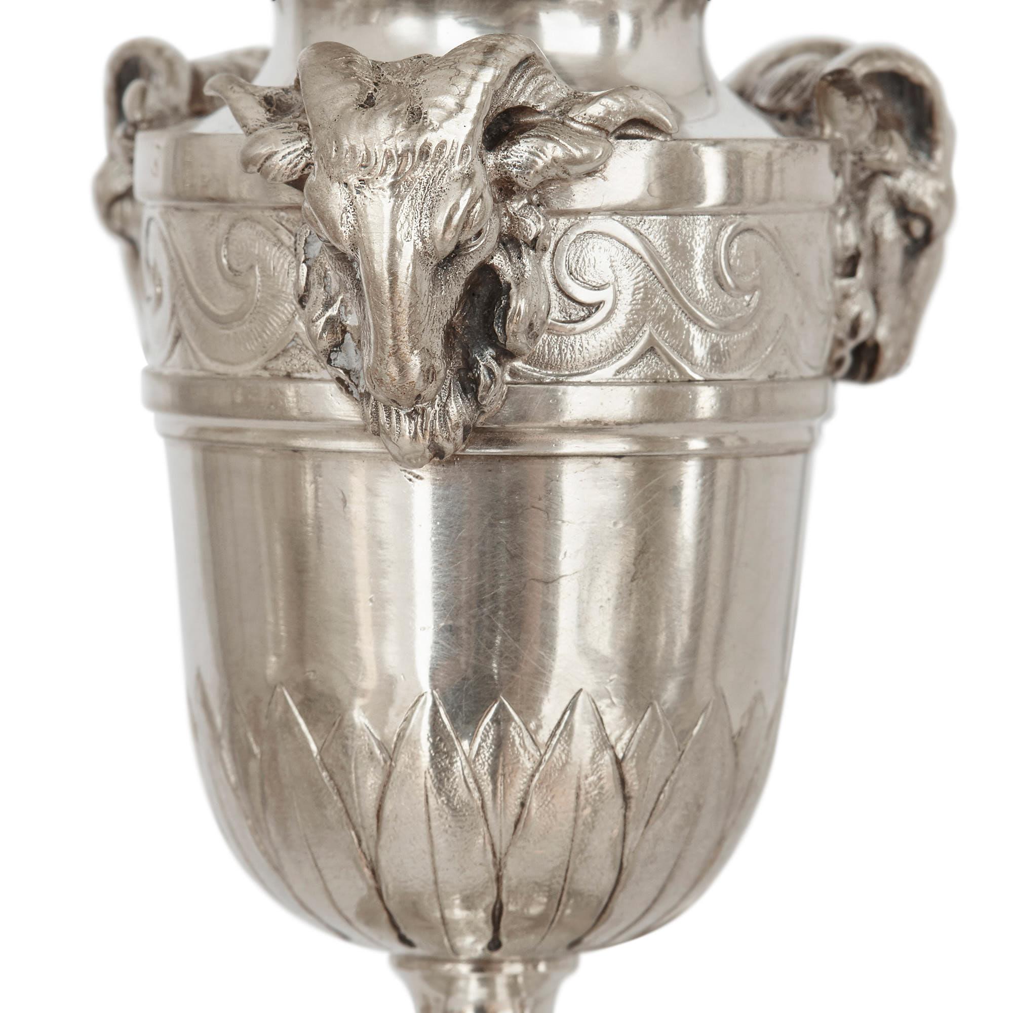 Satz von vier Silberkandelabern im Louis-XVI-Stil von Andr Aucoc (Französisch) im Angebot