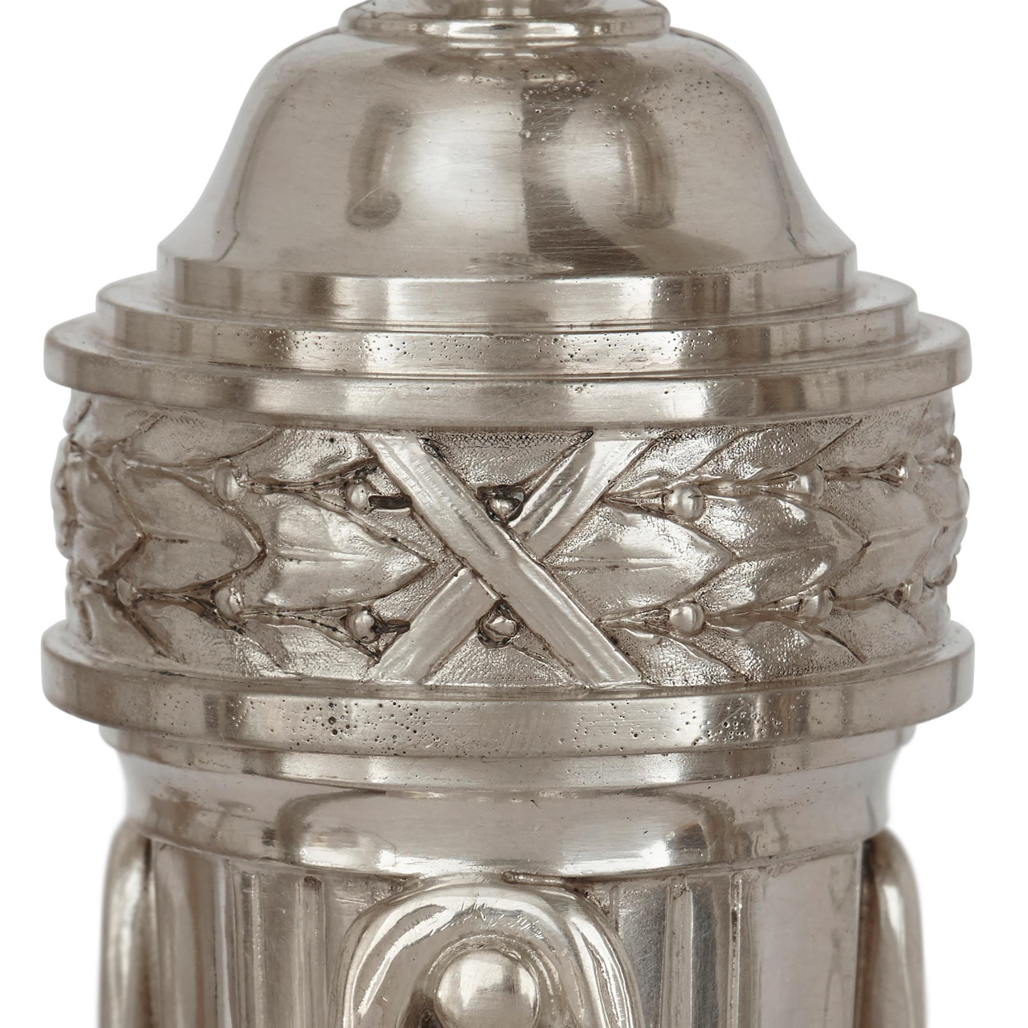 Satz von vier Silberkandelabern im Louis-XVI-Stil von Andr Aucoc im Zustand „Gut“ im Angebot in London, GB