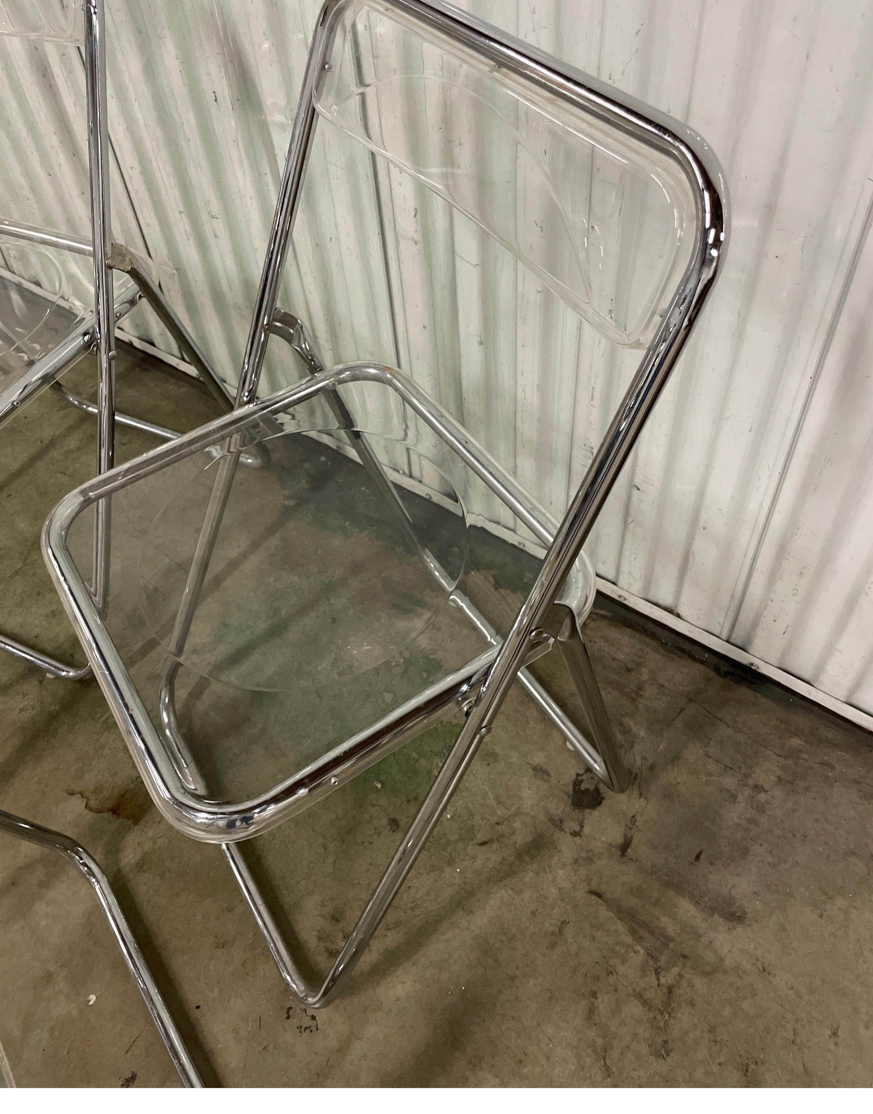 Set of Four Lucite Mid Century Folding chairs In Good Condition For Sale In West Palm Beach, FL