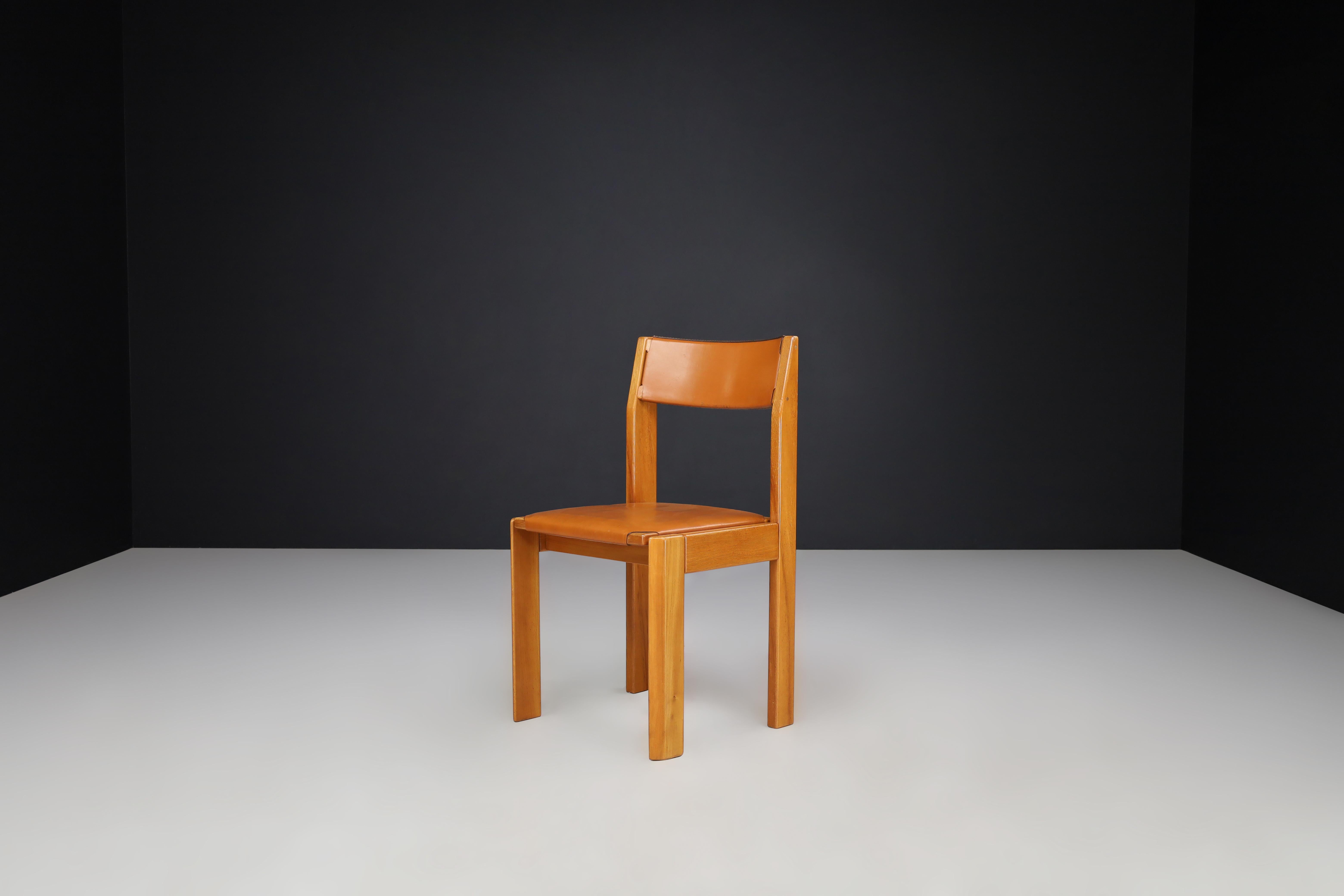 Juego de cuatro sillas de comedor Luigi Gorgoni de olmo y cuero para Roche Bobois. siglo XX en venta