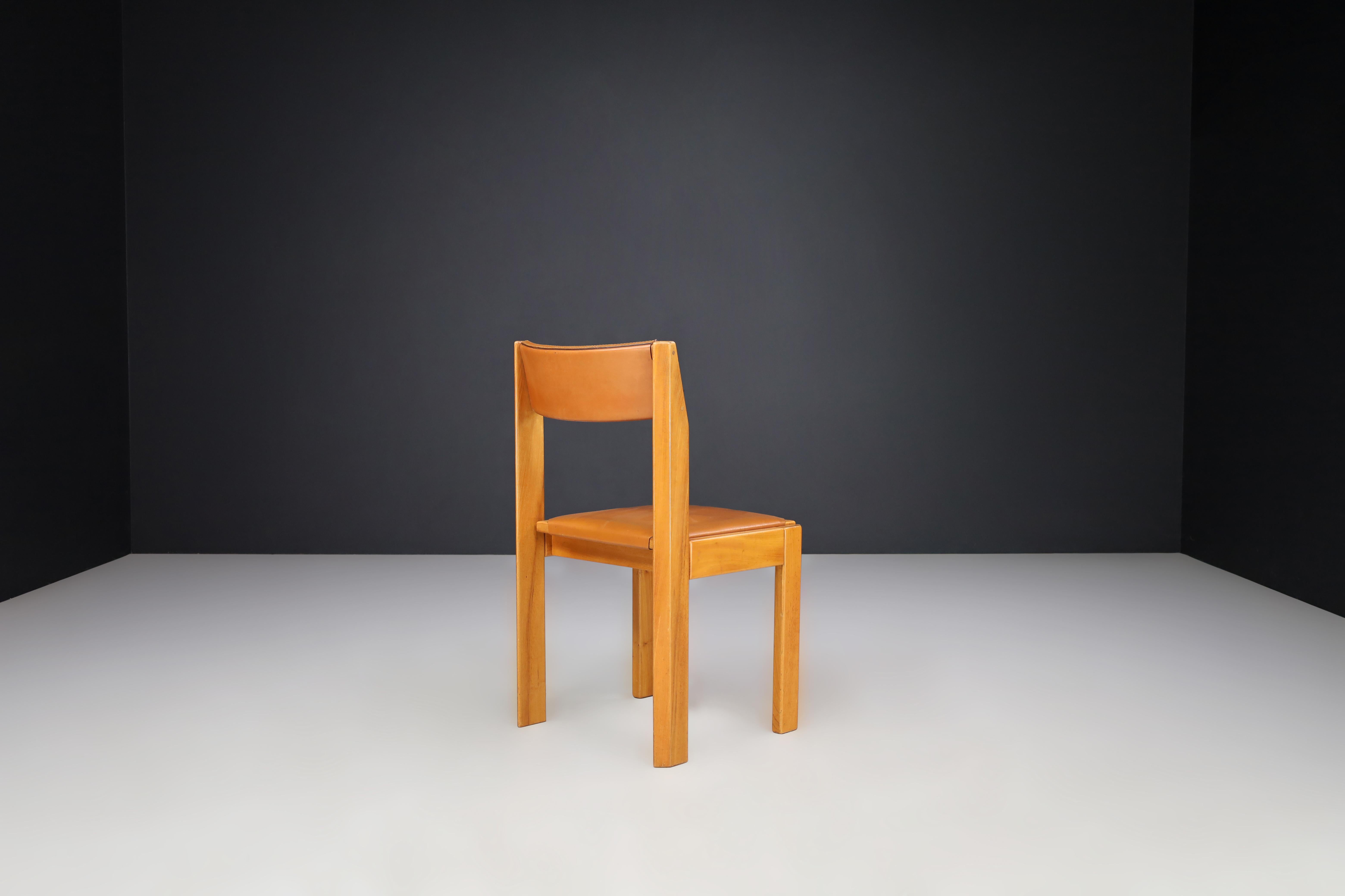 Juego de cuatro sillas de comedor Luigi Gorgoni de olmo y cuero para Roche Bobois. en venta 1