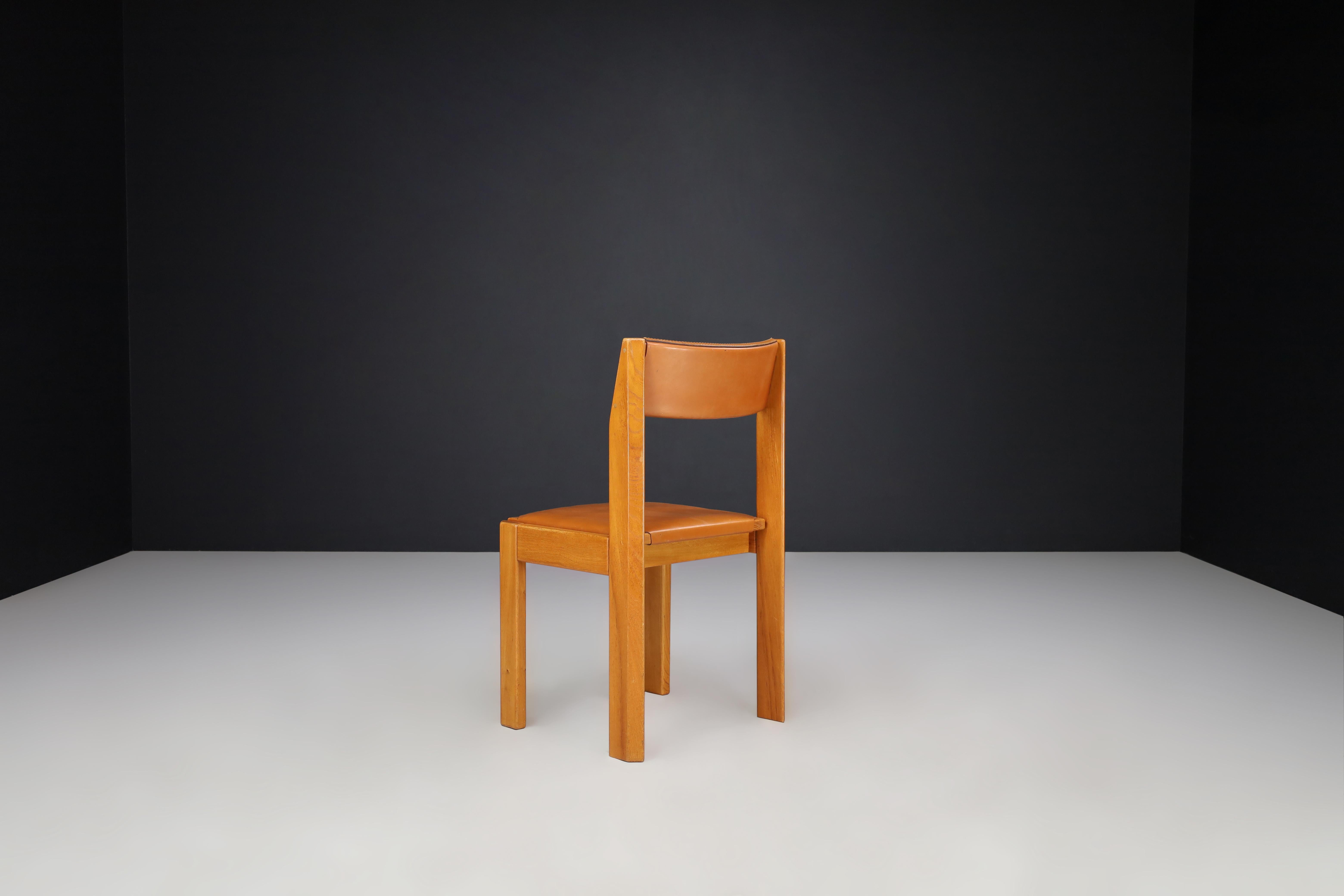 Juego de cuatro sillas de comedor Luigi Gorgoni de olmo y cuero para Roche Bobois. en venta 2