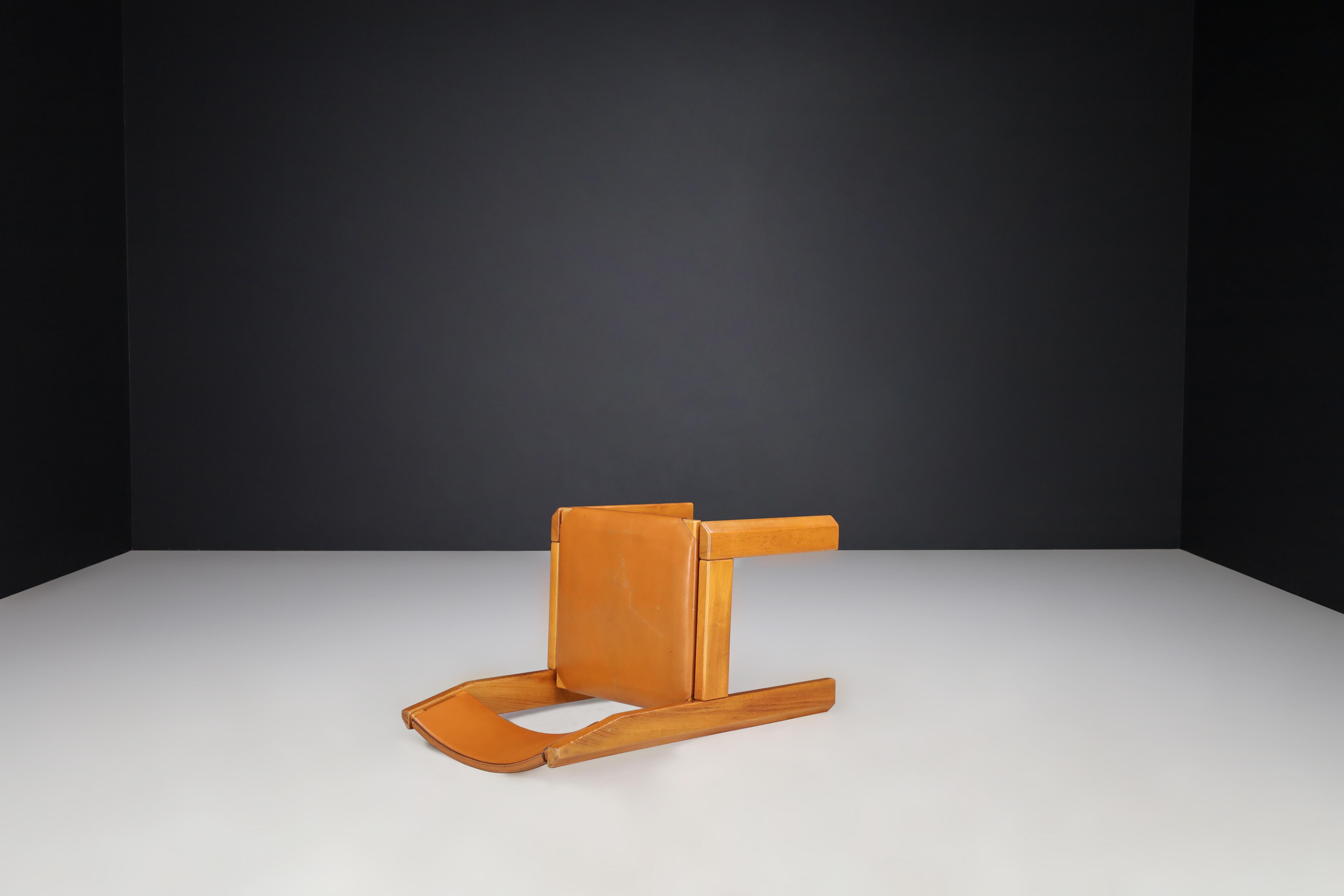 Juego de cuatro sillas de comedor Luigi Gorgoni de olmo y cuero para Roche Bobois. en venta 3