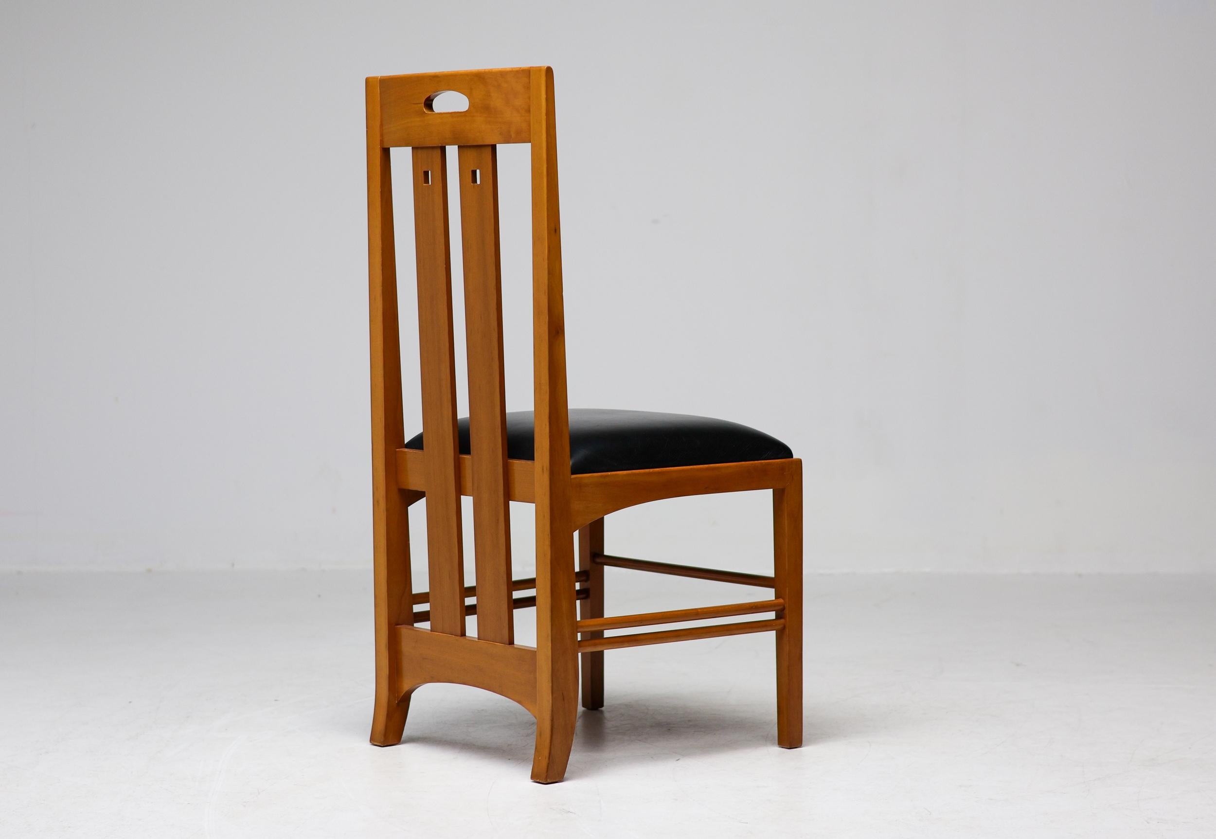 Set of Four Mackintosh “309 Ingram” Mid Century Modern Dining Chairs by Cassina en venta 4