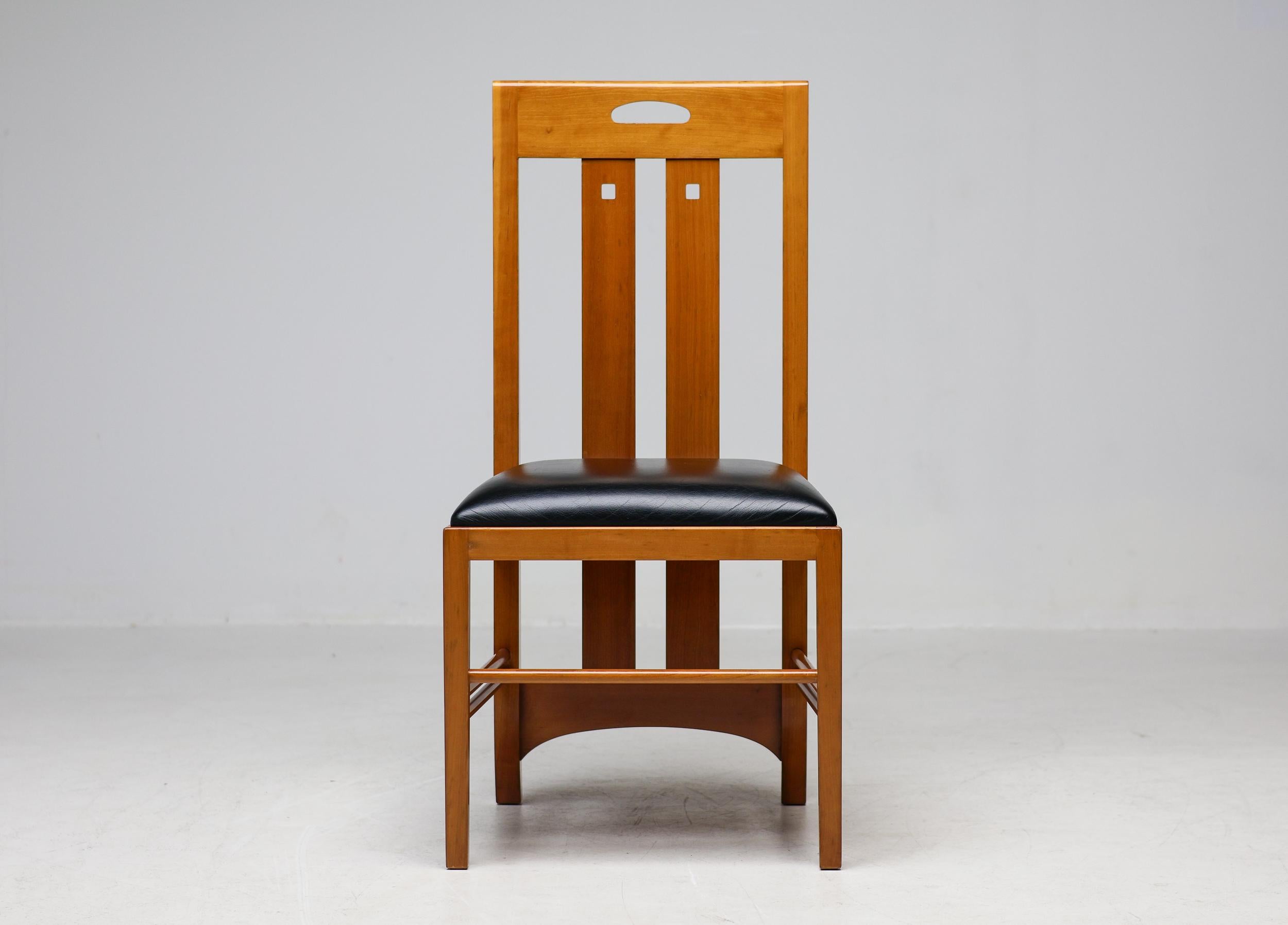 Set of Four Mackintosh “309 Ingram” Mid Century Modern Dining Chairs by Cassina Moderno de mediados de siglo en venta
