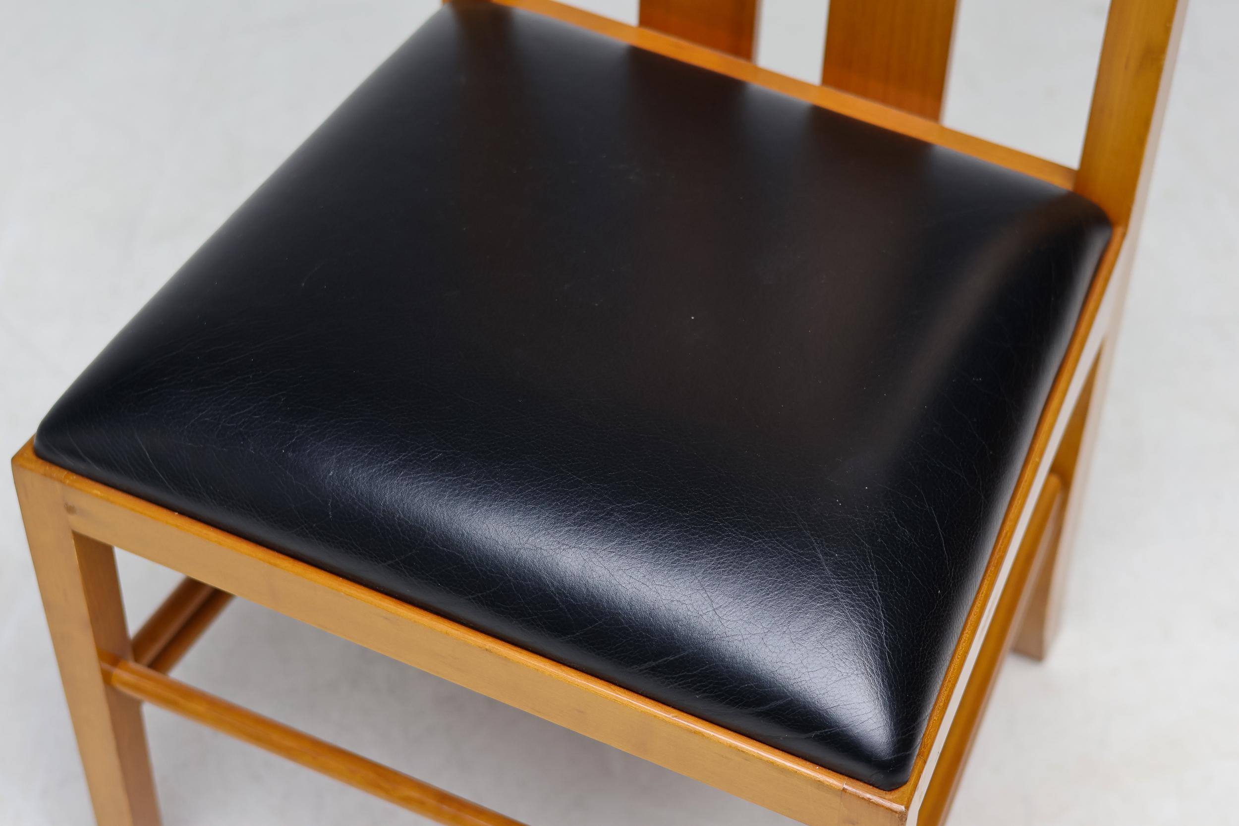 Set of Four Mackintosh “309 Ingram” Mid Century Modern Dining Chairs by Cassina Británico en venta