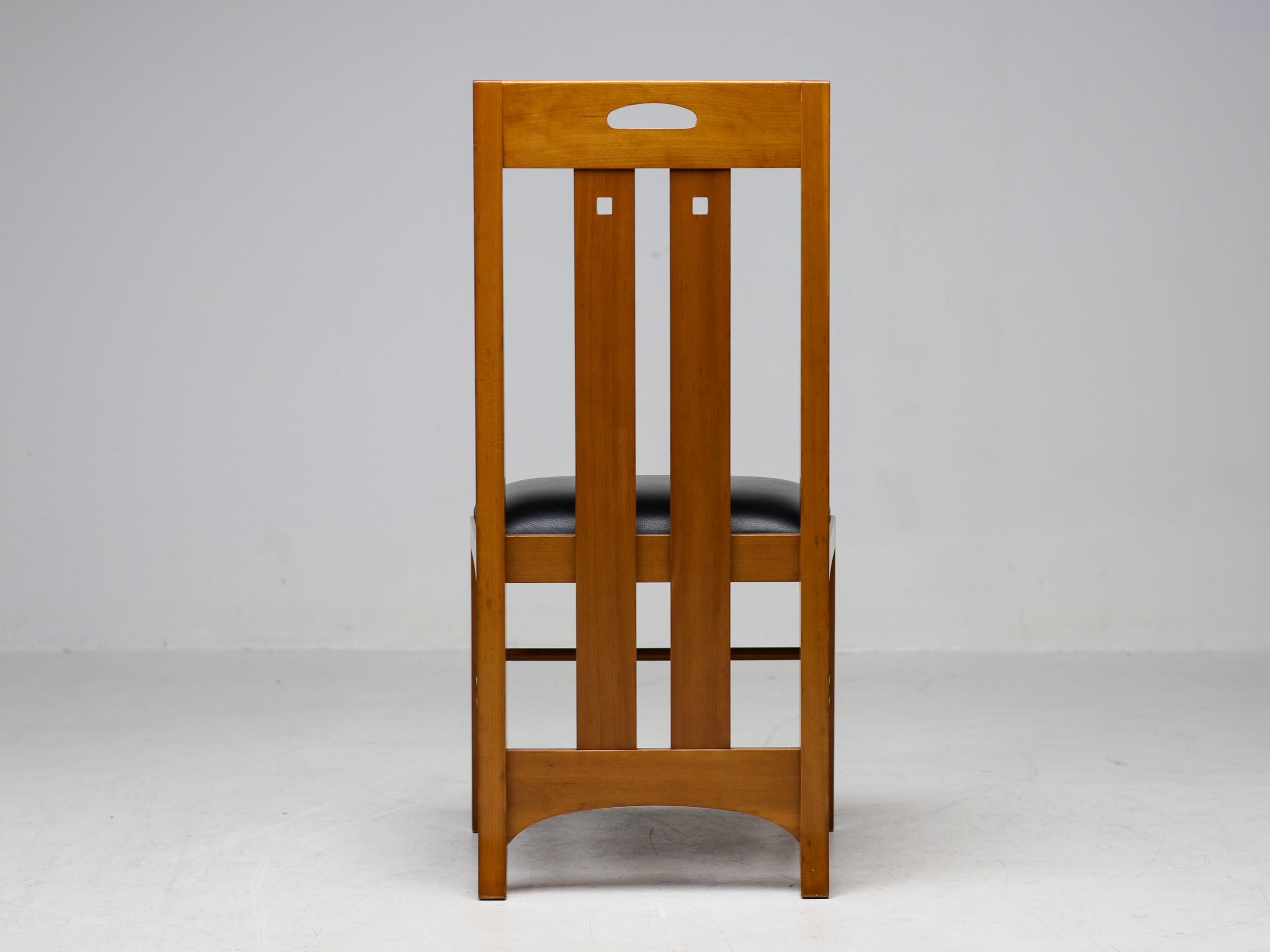 Set of Four Mackintosh “309 Ingram” Mid Century Modern Dining Chairs by Cassina Cuero en venta