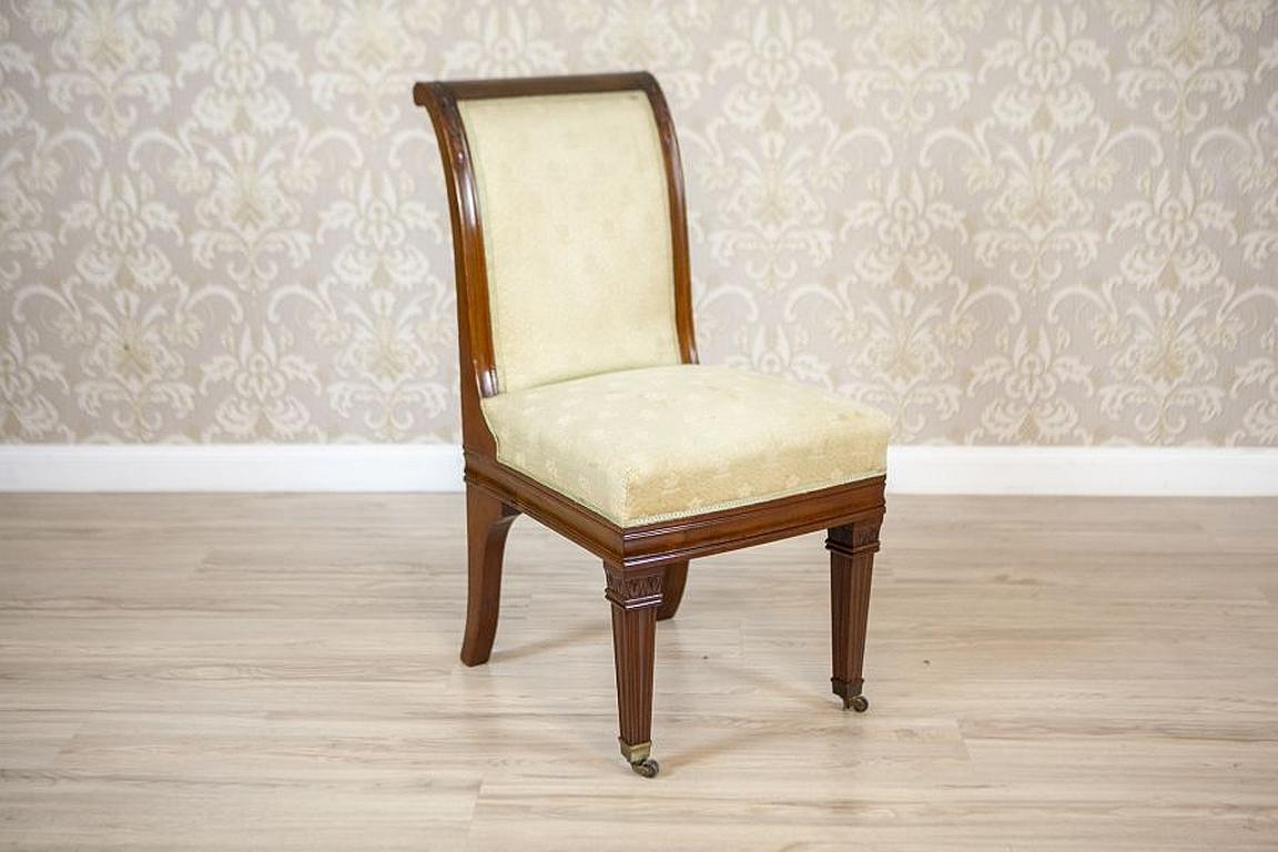 Set of Four Mahogany Chairs in White Upholstery, circa 1880 For Sale 7