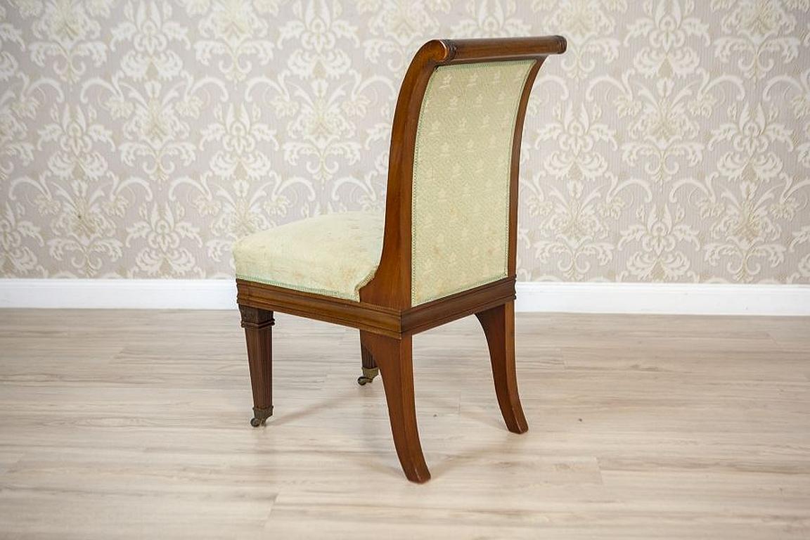 Set of Four Mahogany Chairs in White Upholstery, circa 1880 For Sale 9