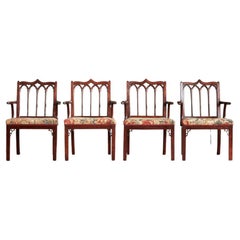 Ensemble de quatre fauteuils gothiques George III en acajou, avec sièges originaux travaillés à l'aiguille